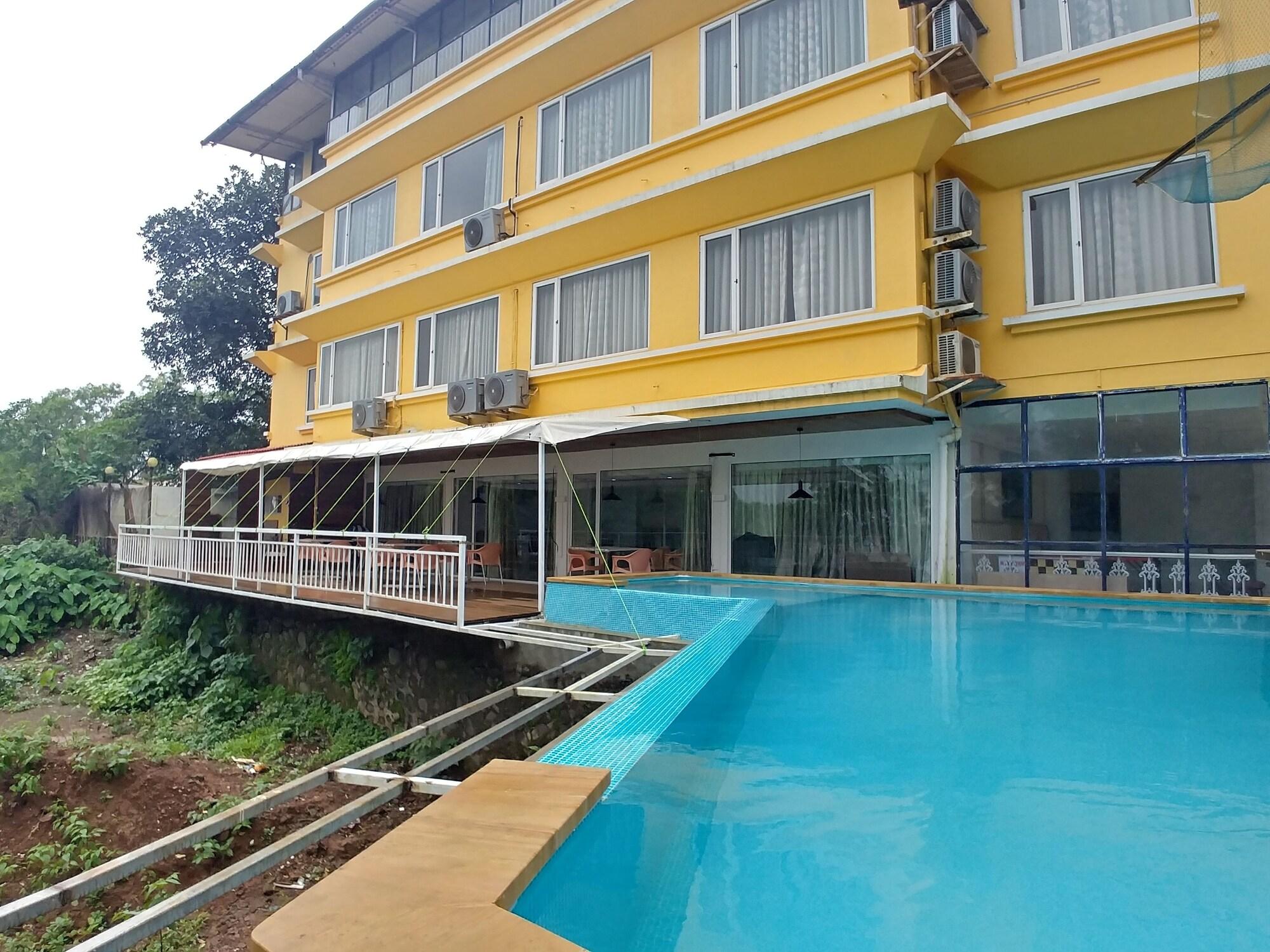 Varios Lake View Resort