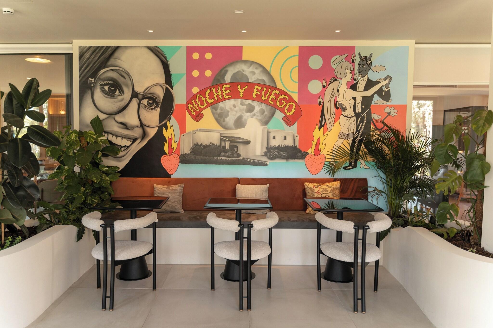 Bar/Salón El Hotel Pacha – Includes entrance to Pacha Club