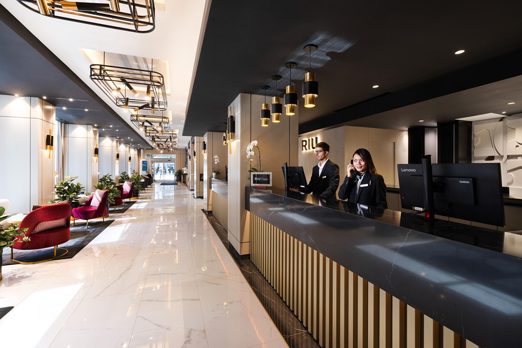 Vista Lobby Riu Plaza Toronto