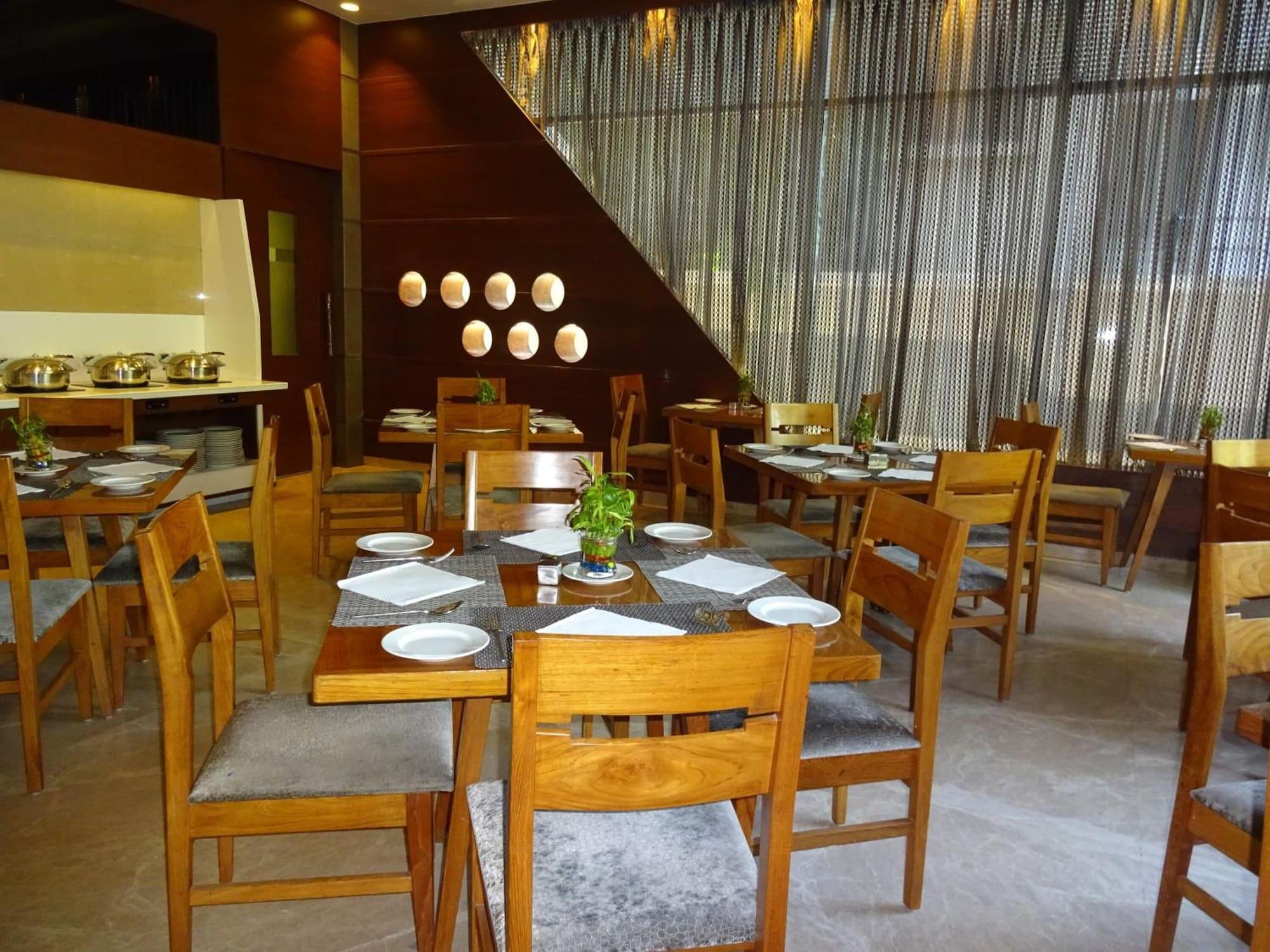 Restaurant Hotel Cosmopolitan Ahmedabad