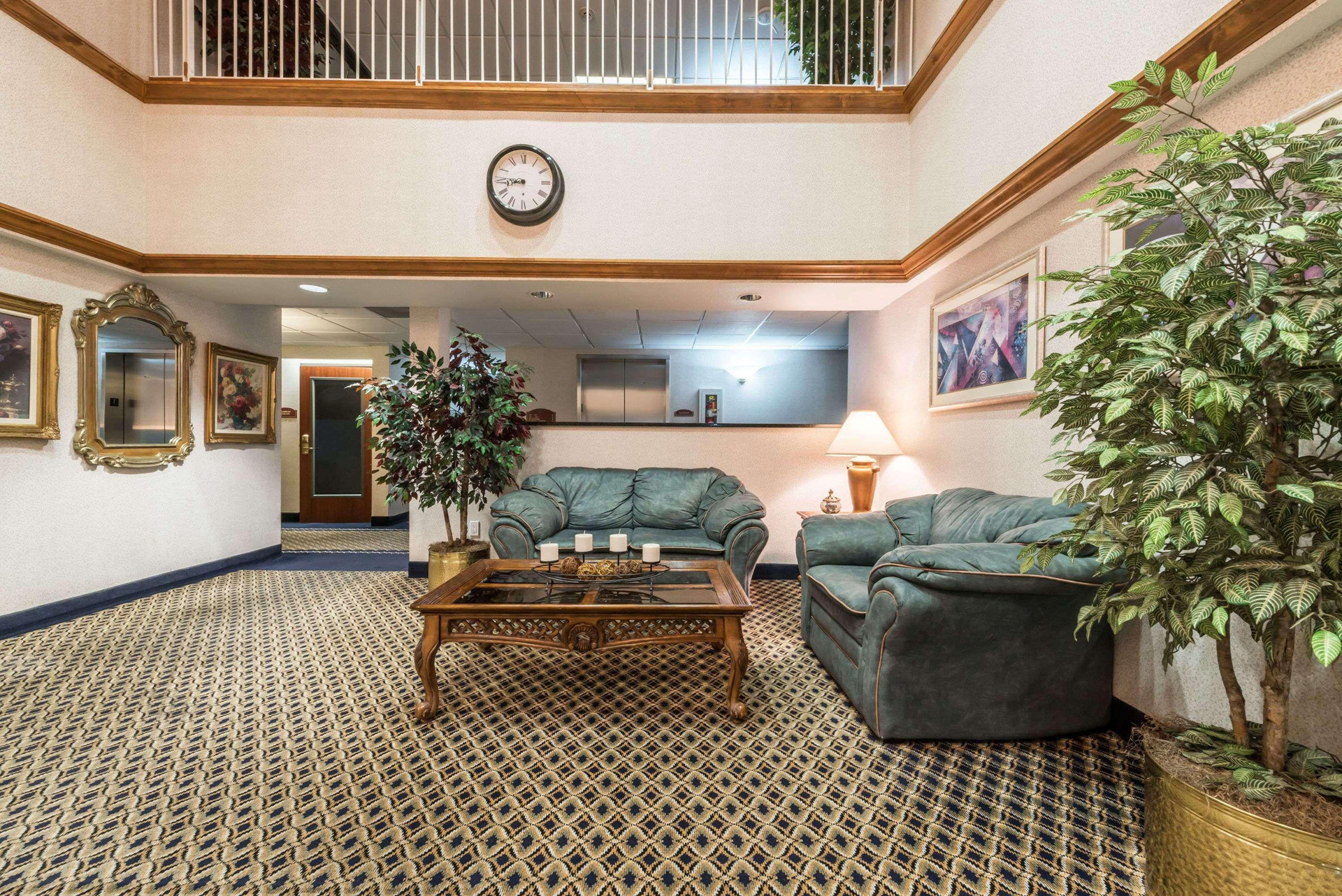 Vista Lobby Super 8 by Wyndham Weatherford