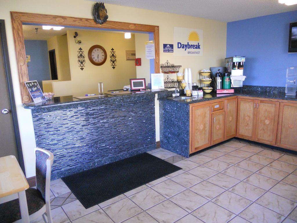 Vista Exterior Days Inn by Wyndham Tucumcari