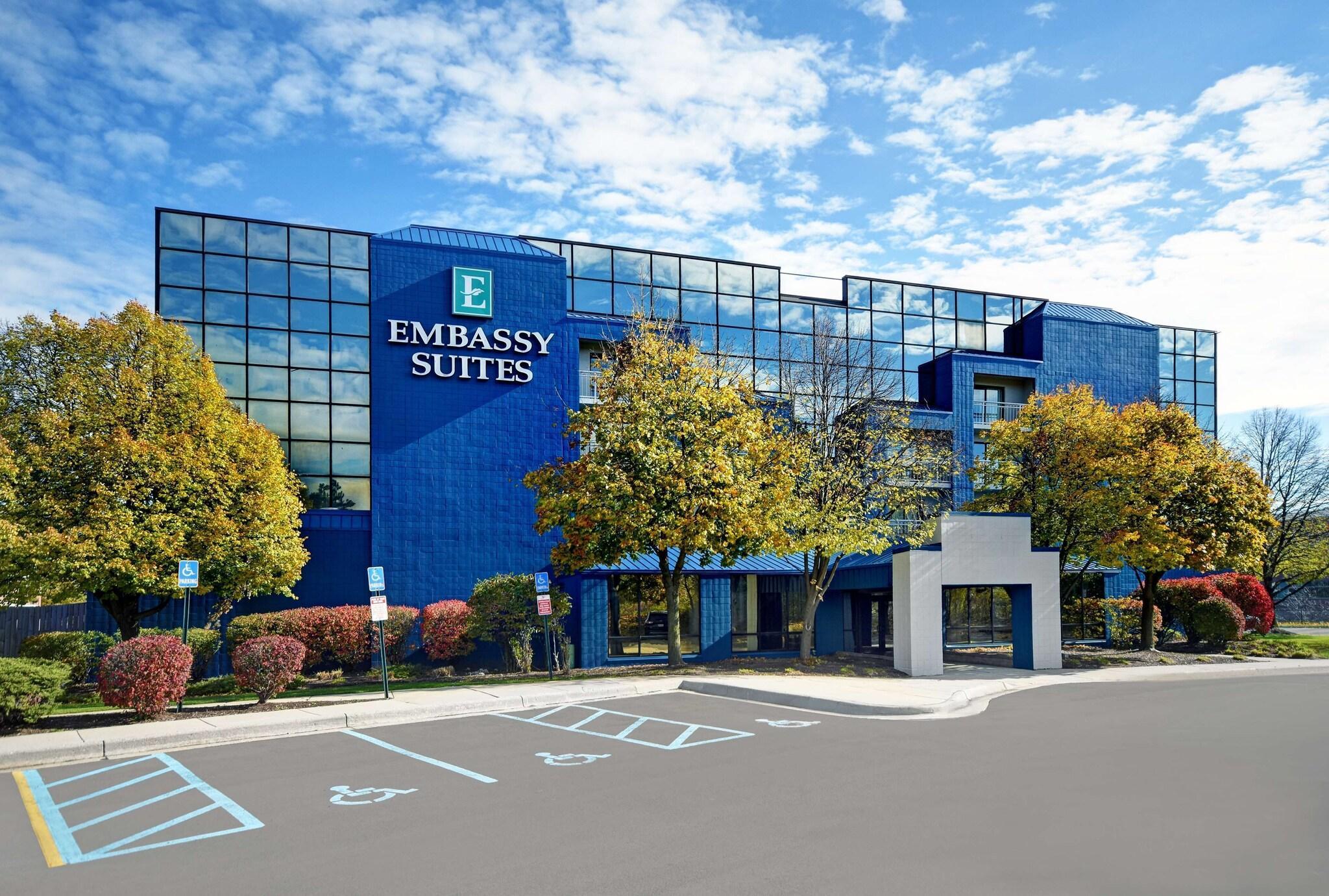 Vista Exterior Embassy Suites by Hilton Detroit Livonia Novi