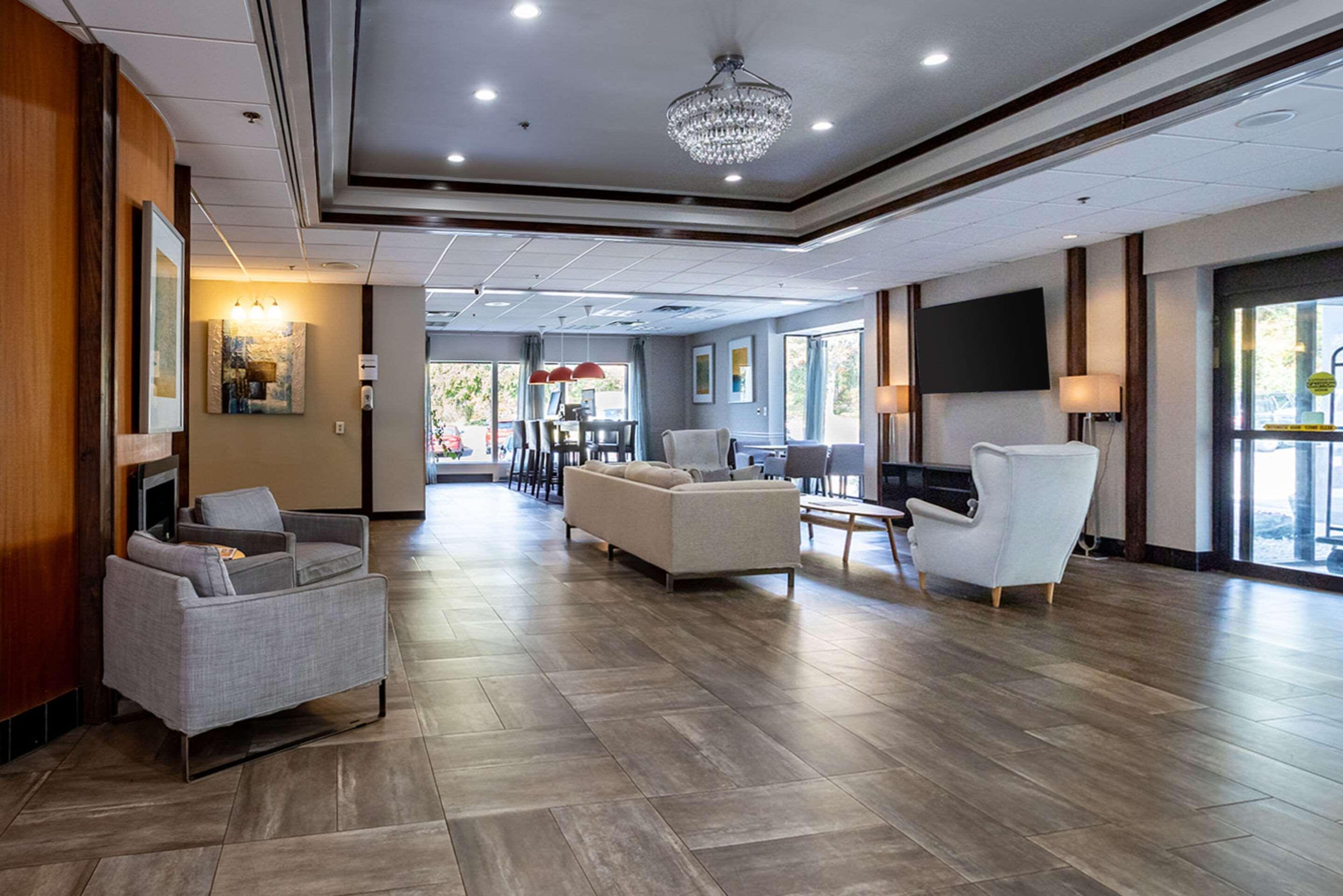 Vista Lobby Clarion Hotel BWI Airport
