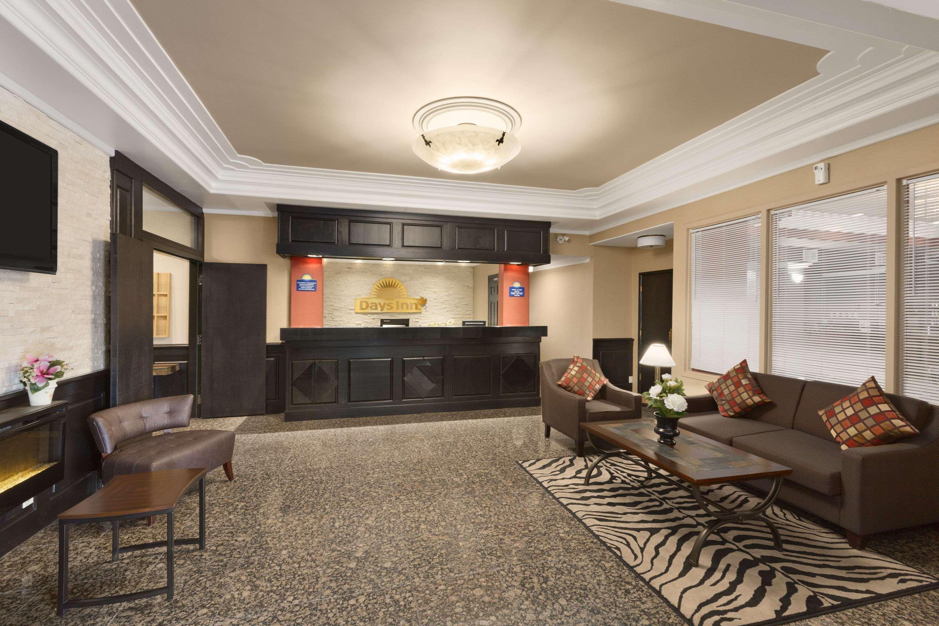 Vista Lobby Days Inn by Wyndham Terrace