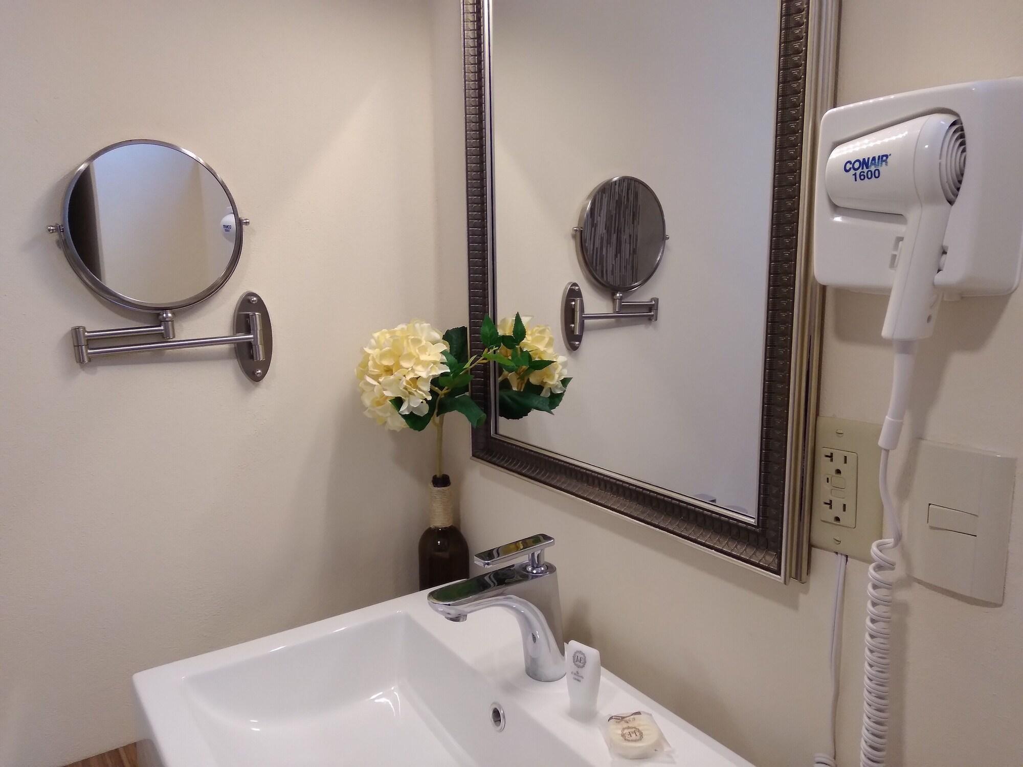 Equipamiento de Habitación Hotel J&E by Serranillo