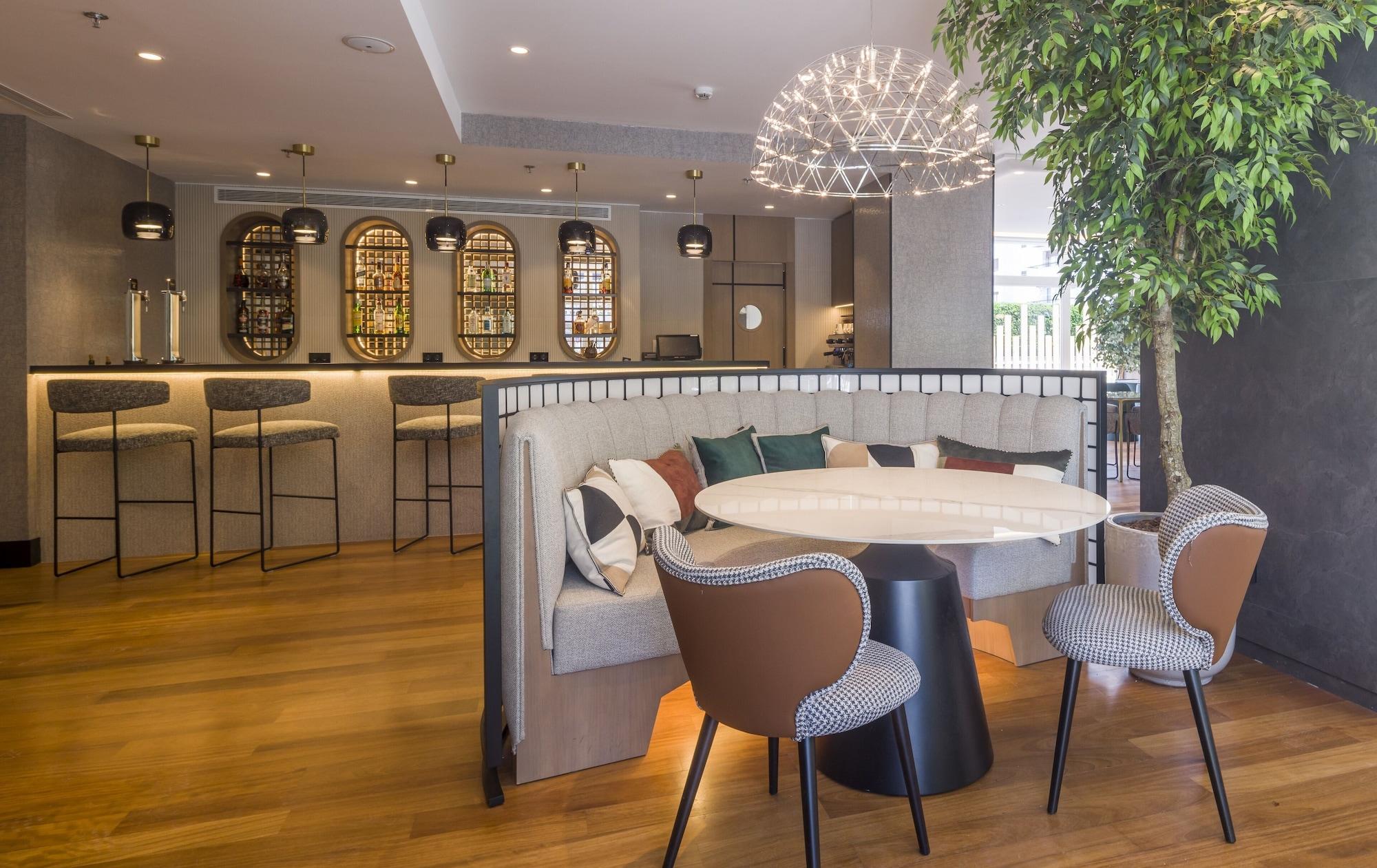 Bar/Salón Hotel ILUNION San Sebastian