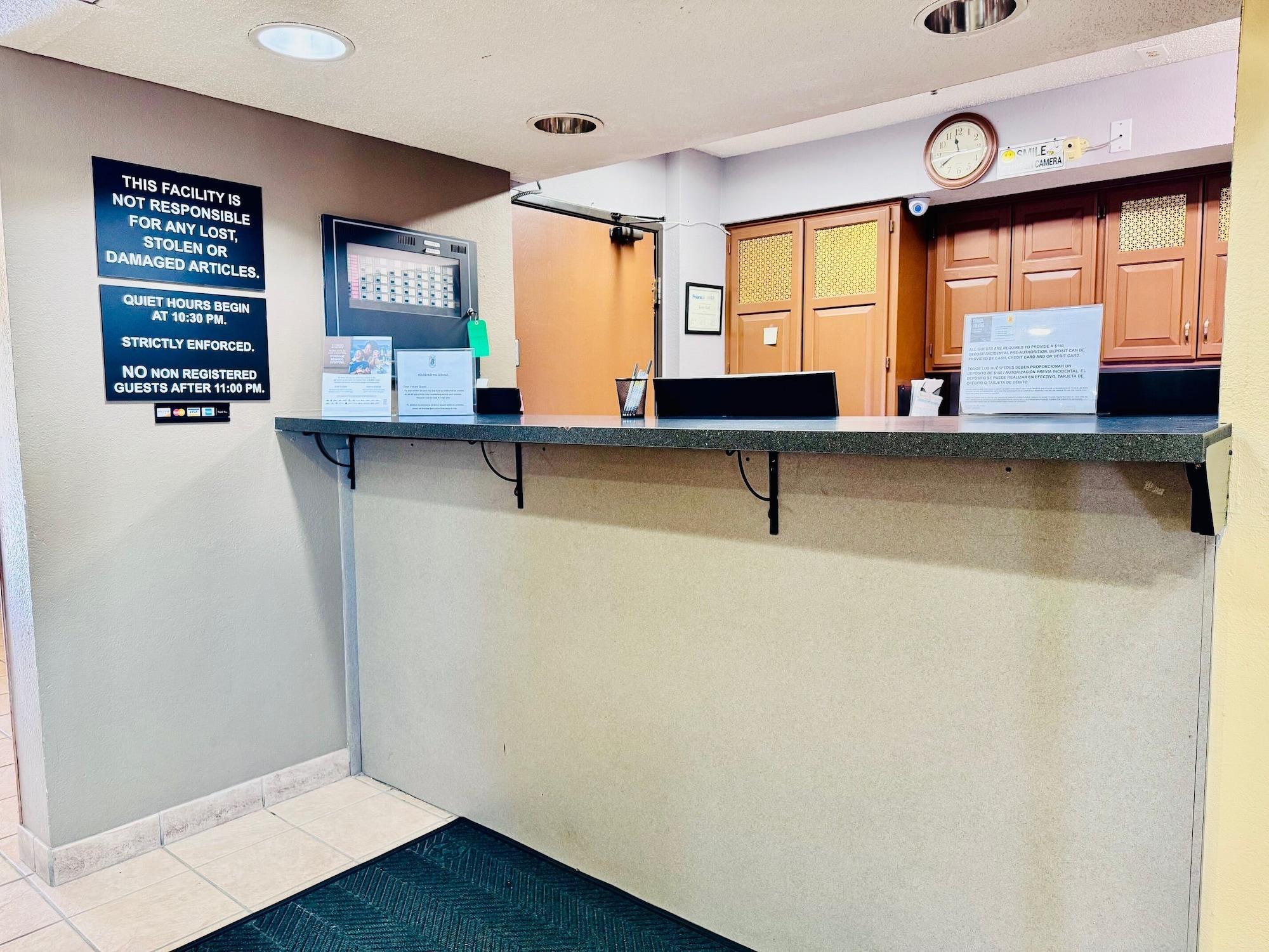 Vista Lobby Super 8 by Wyndham Mokena/Frankfort /I-80