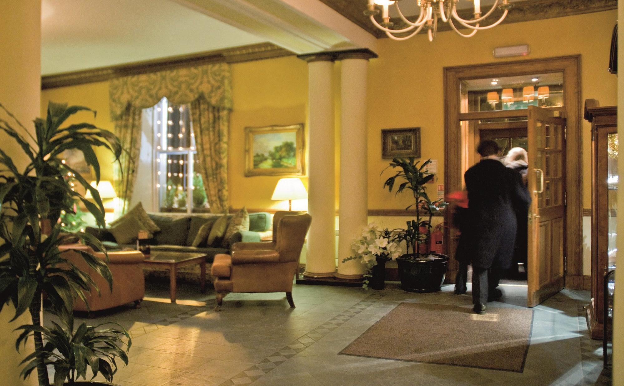 Vista Lobby Macdonald Crutherland House and Spa
