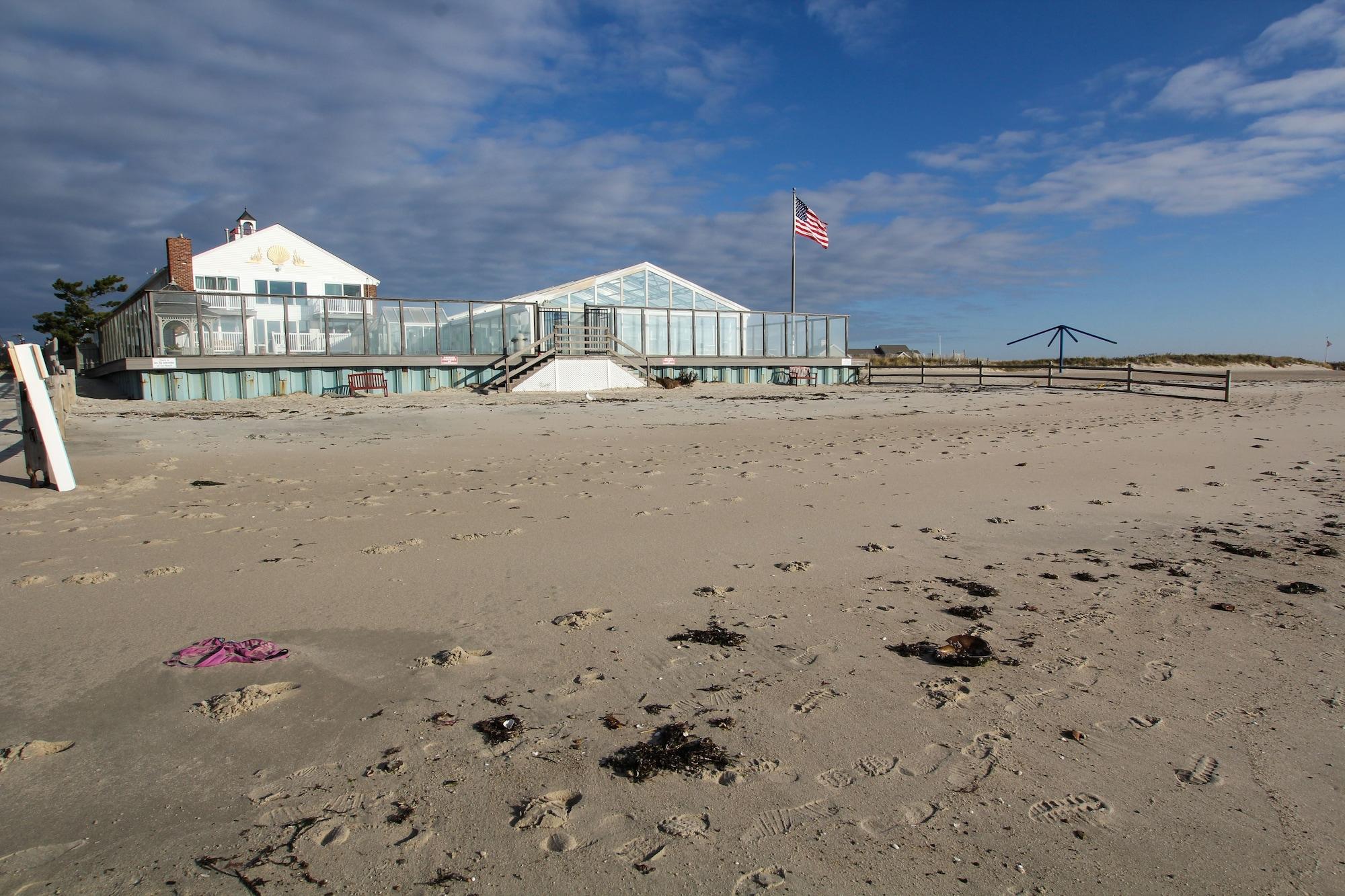 Vista Exterior Ocean Club on Smuggler's Beach