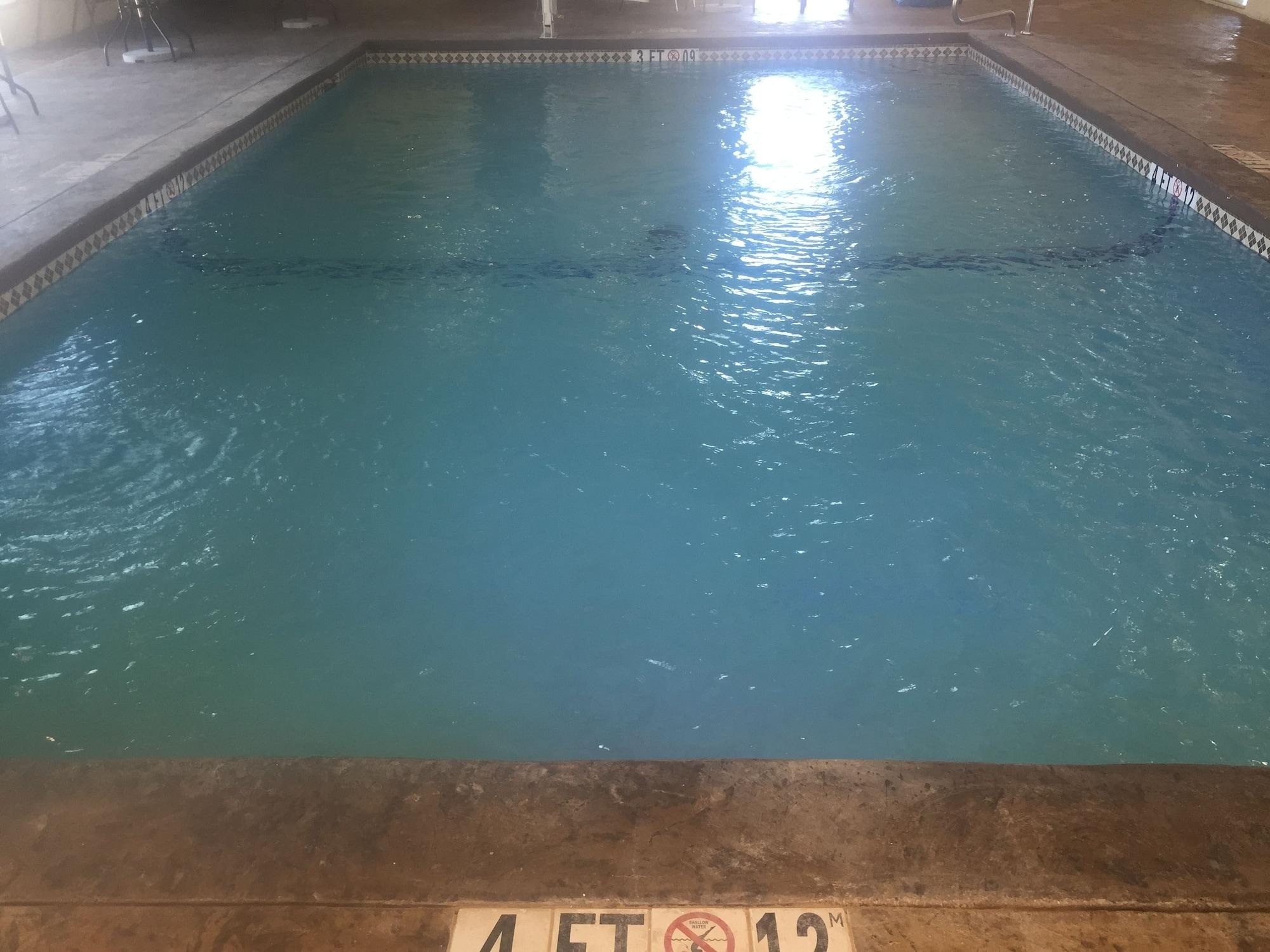 Vista Piscina Comfort Suites University
