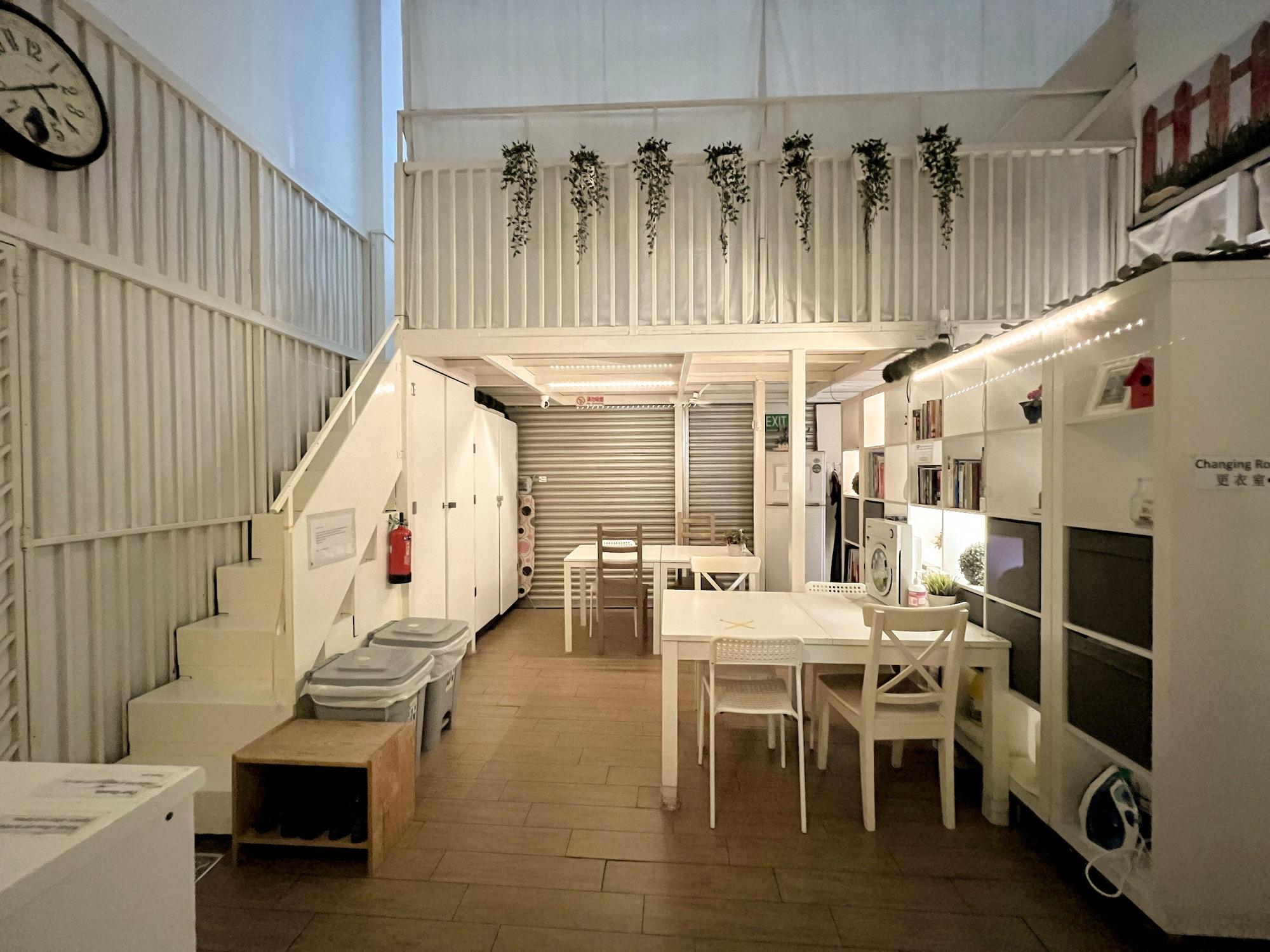 Varios Blanc Inn - Hostel