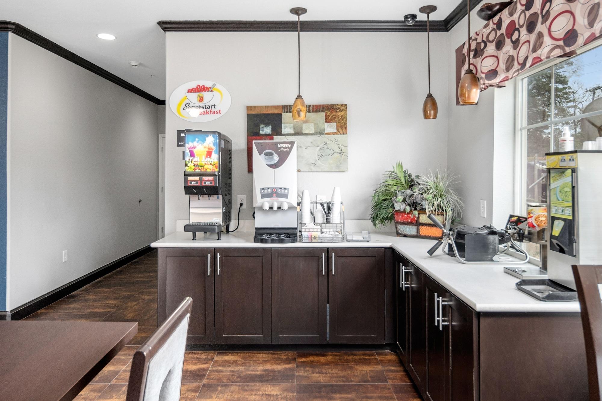 Restaurant Super 8 by Wyndham Mansfield LA