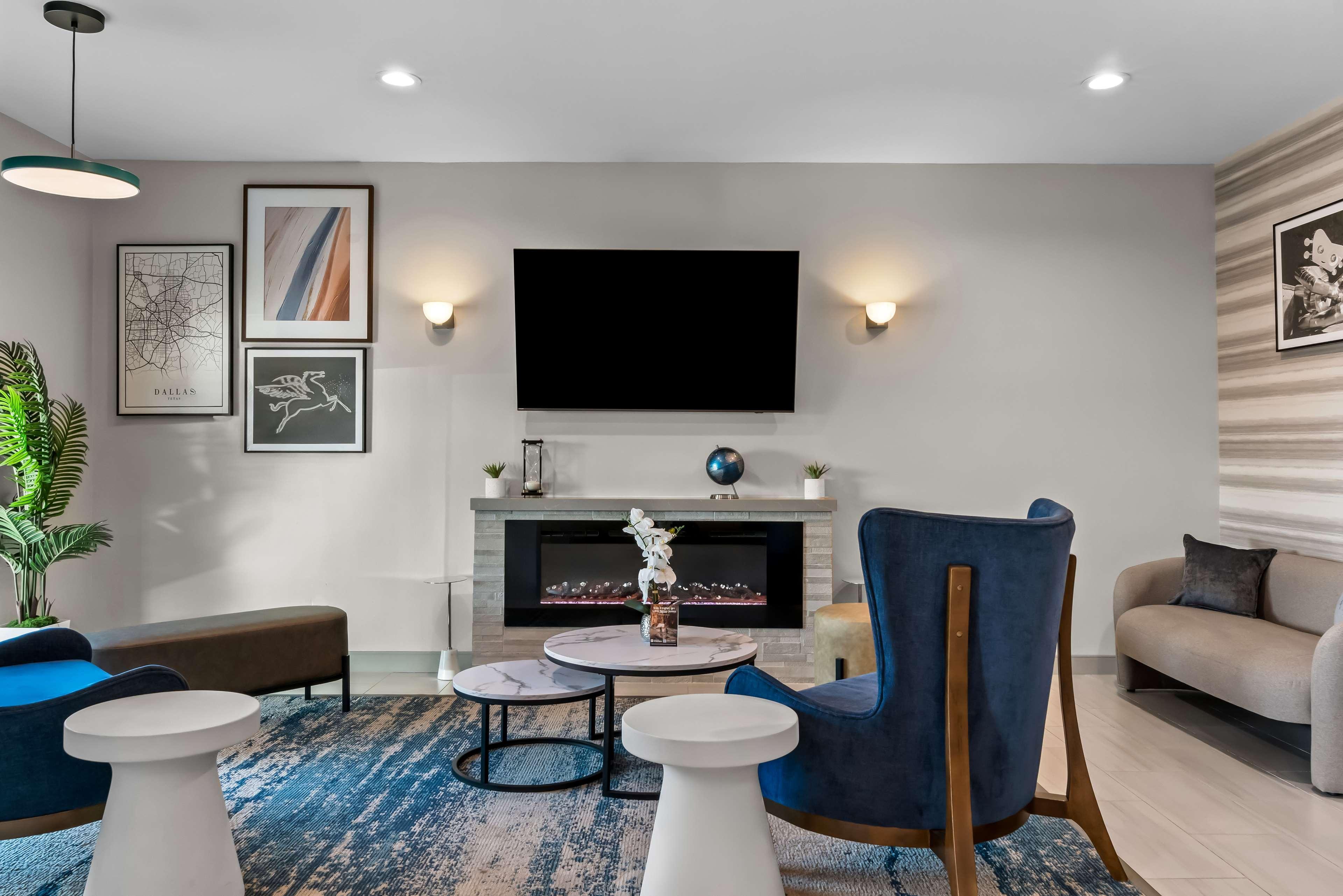 Vista Lobby Best Western Executive Inn