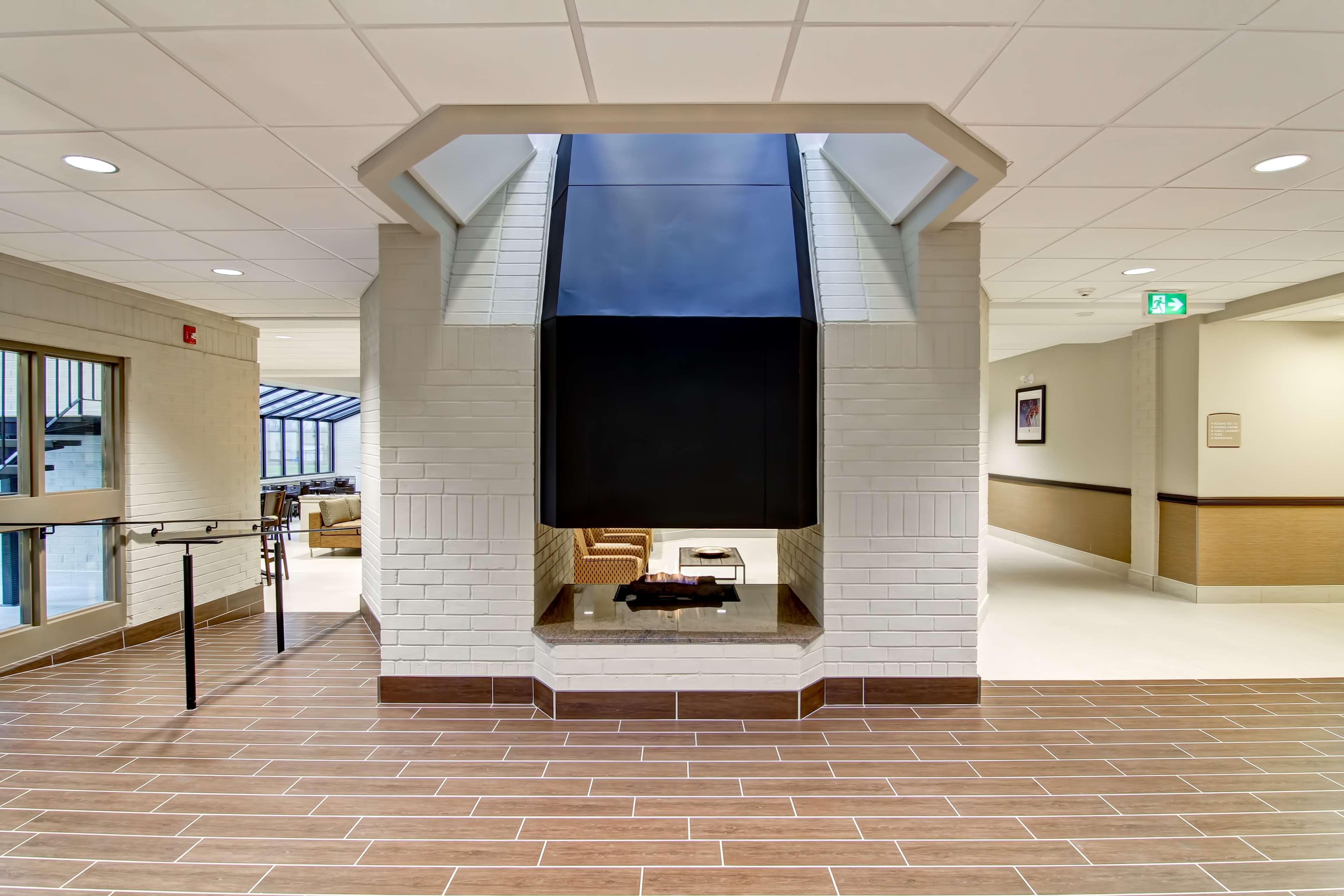 Vista Lobby Best Western London Airport Inn & Suites