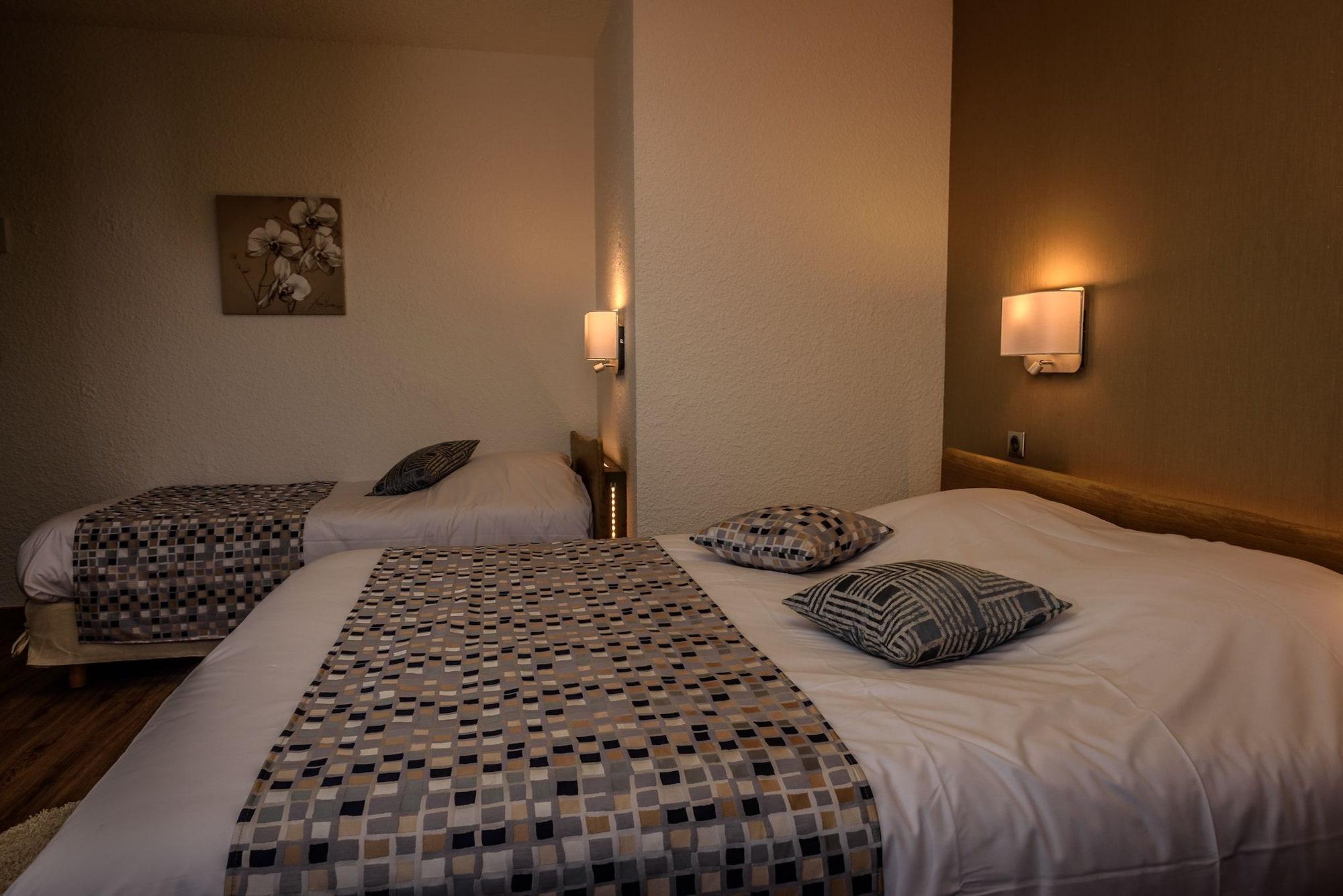 Habitación Hôtel restaurant Le Cheval Rouge