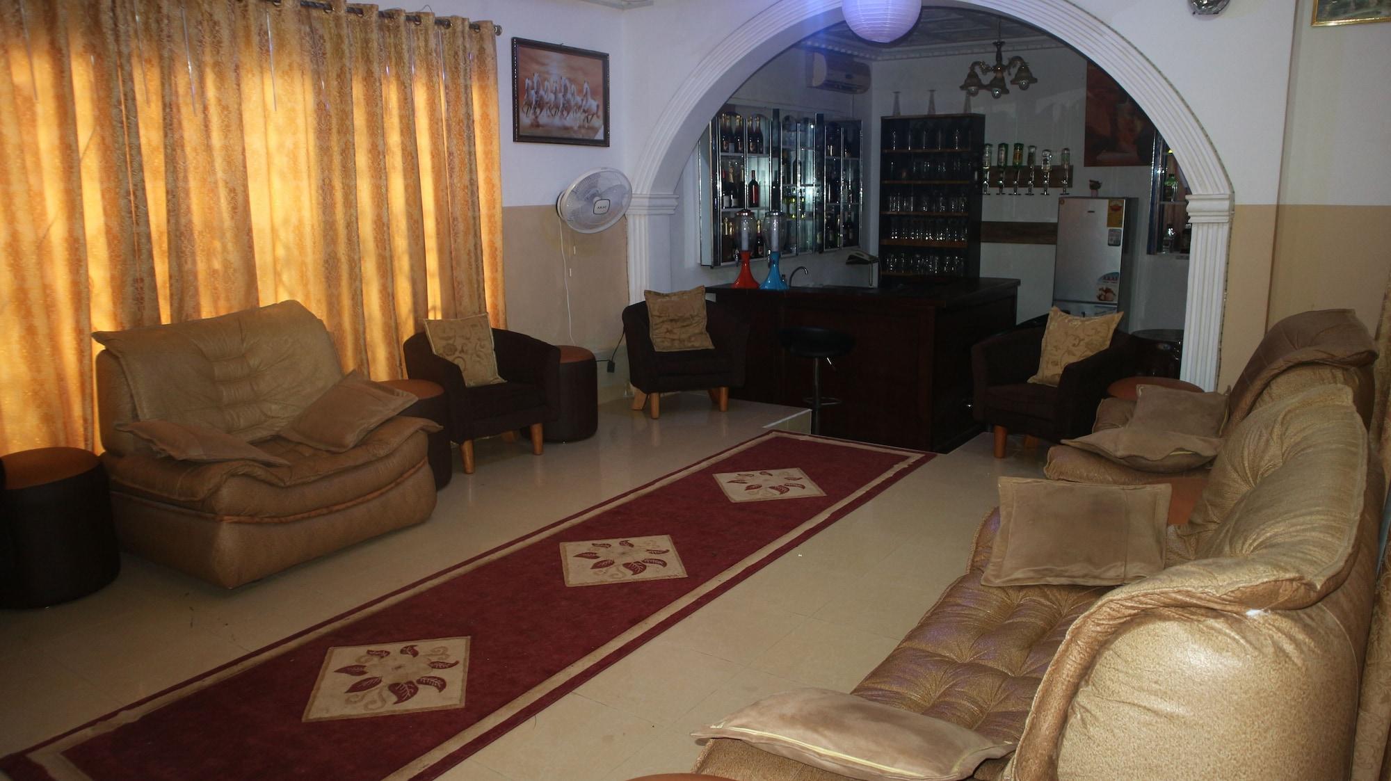 Bar/Salón DeeGold Guest Home