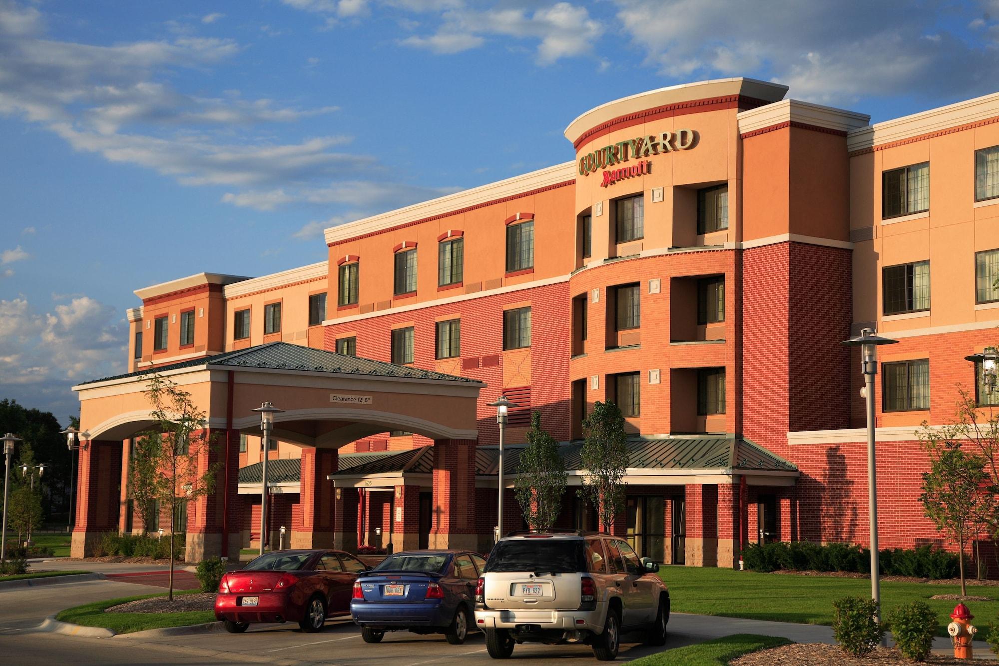 Vista Exterior Courtyard Marriott Aksarben Village