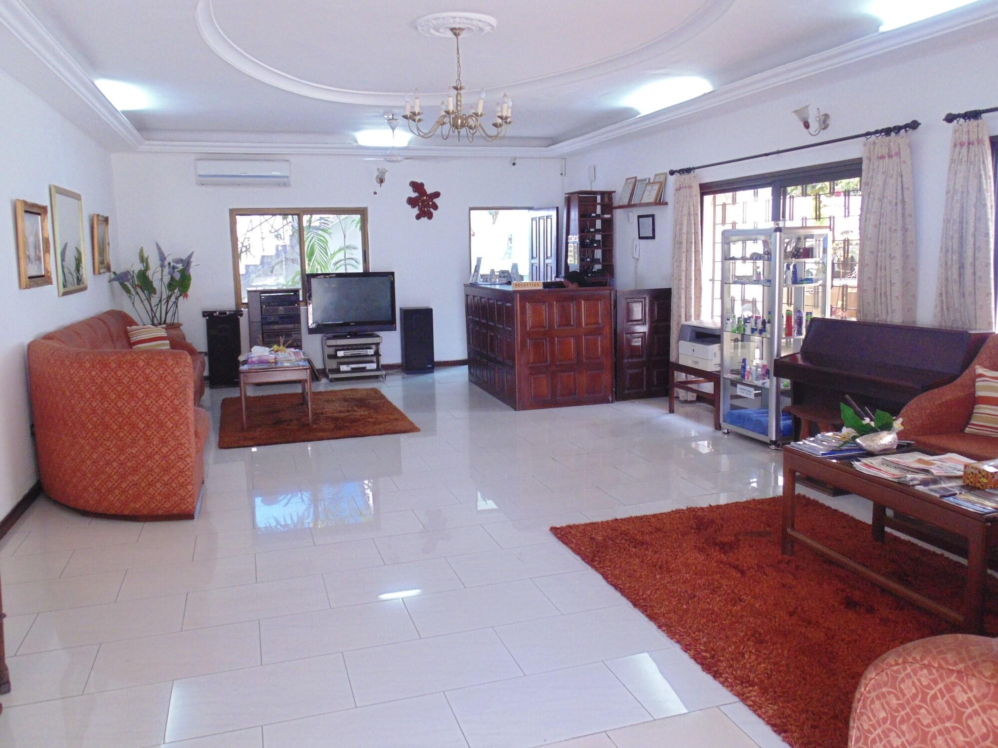 Vista Lobby Lavender Lodge Hotel