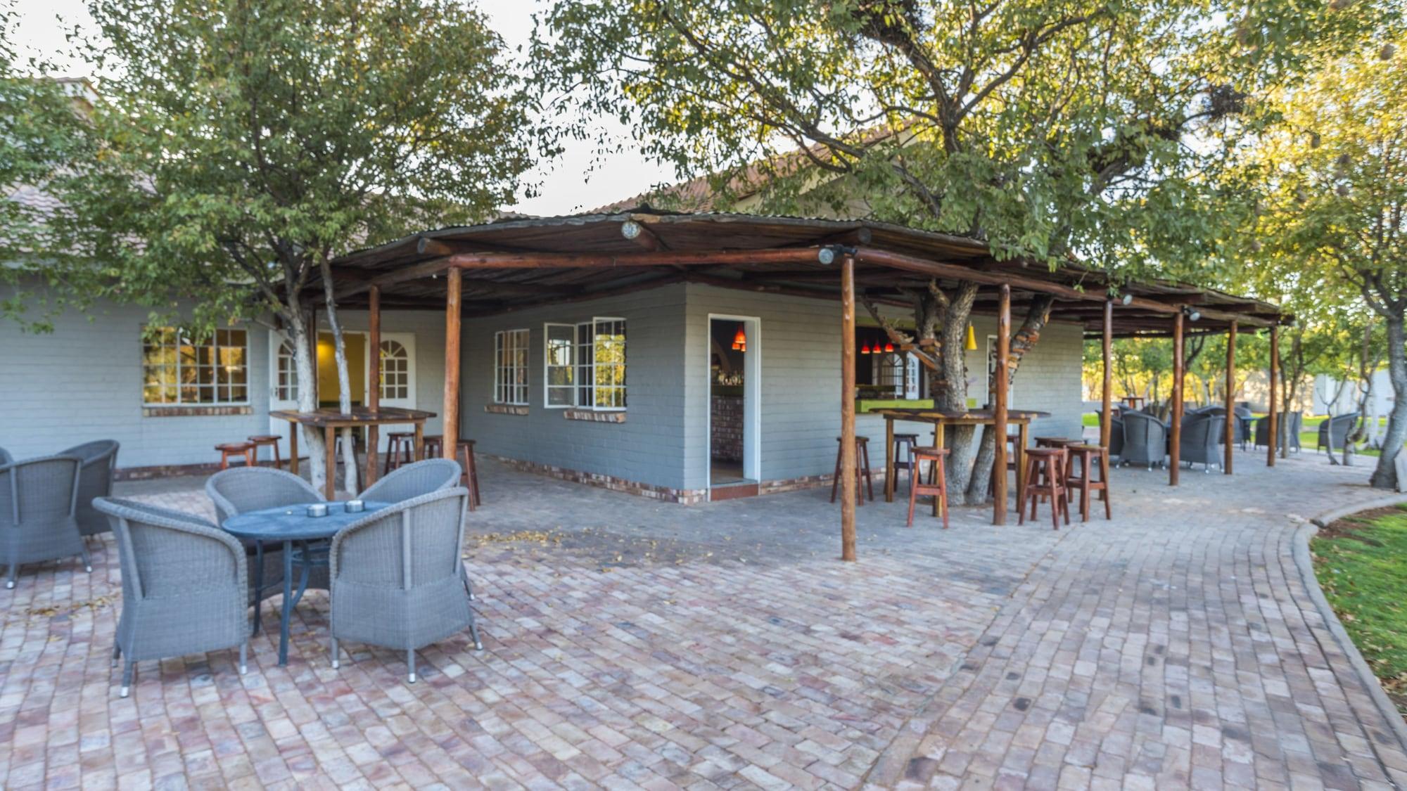 Vista Exterior Damara Mopane Lodge