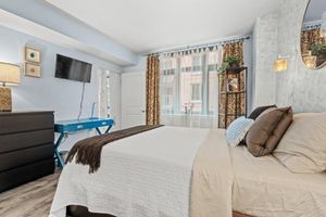 Alquiler Vacacional - DC Downtown Condo + Parking - 6 mo min, rooftop/gym/pets welcome, available now