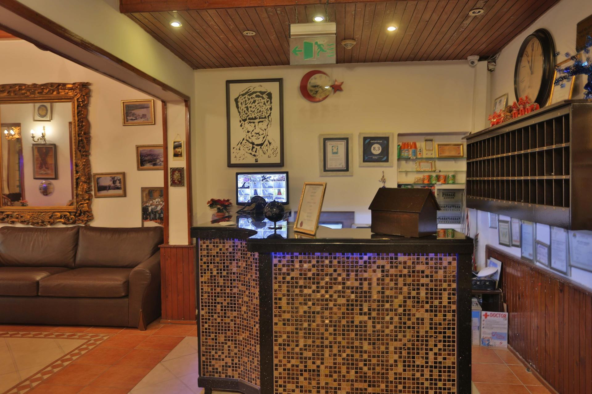 Vista Lobby Gallion Hotel