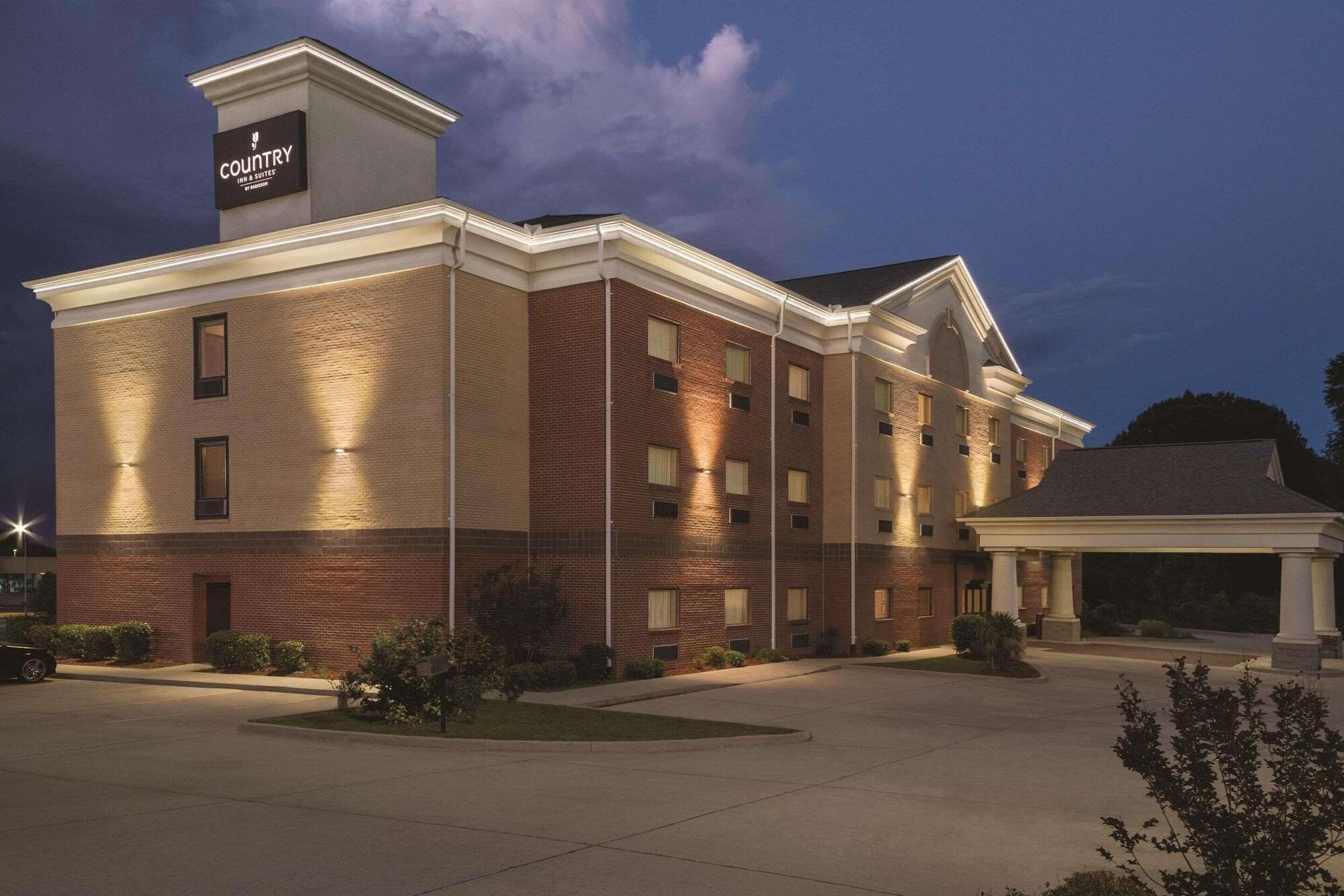 Vista Exterior Country Inn & Suites by Radisson, Byram/Jackson South, MS
