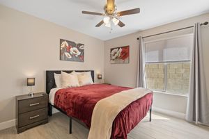 Alquiler Vacacional - Spacious 5-bedroom house in delightful Bakersfield with AC, WiFi, Pet Friendly