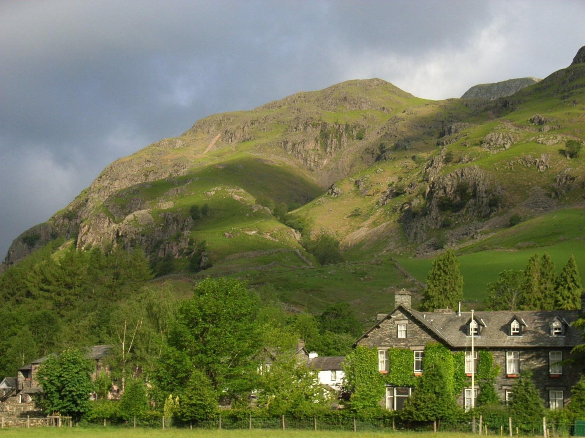 Varios New Dungeon Ghyll Hotel