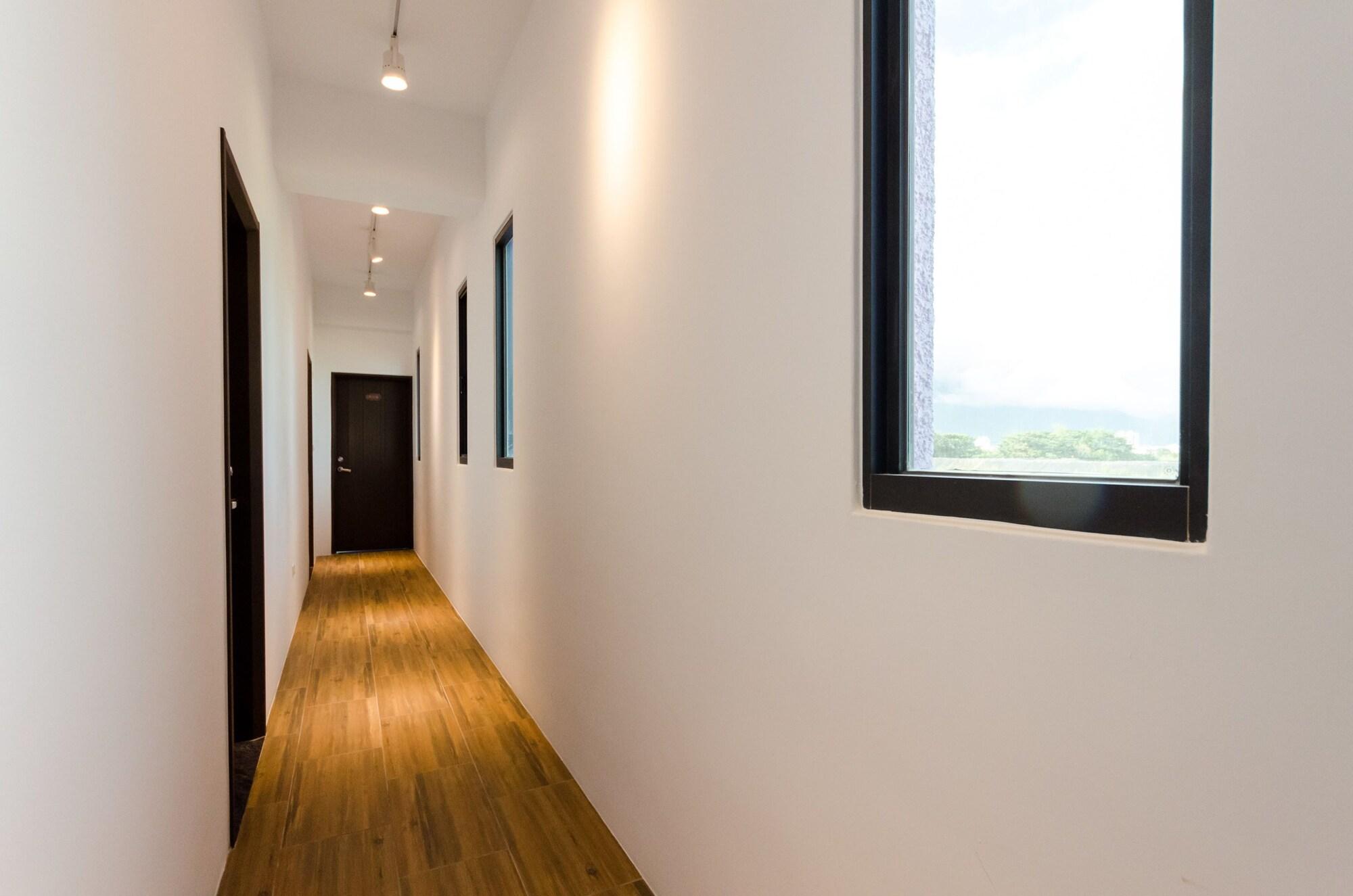 Varios Sea Breeze B&B