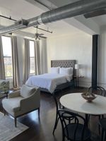 Alquiler Vacacional - Spacious Loft in Historic Baggs Square
