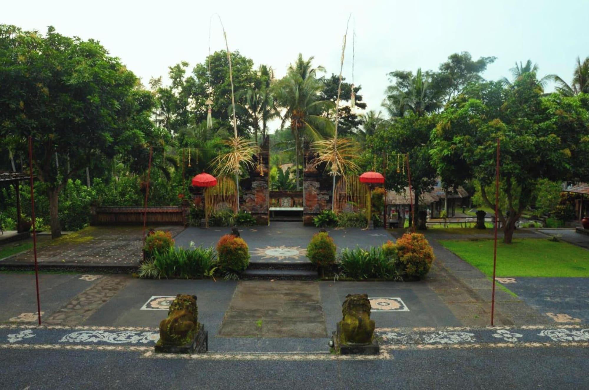 Vista Exterior Puri Taman Sari Hotel