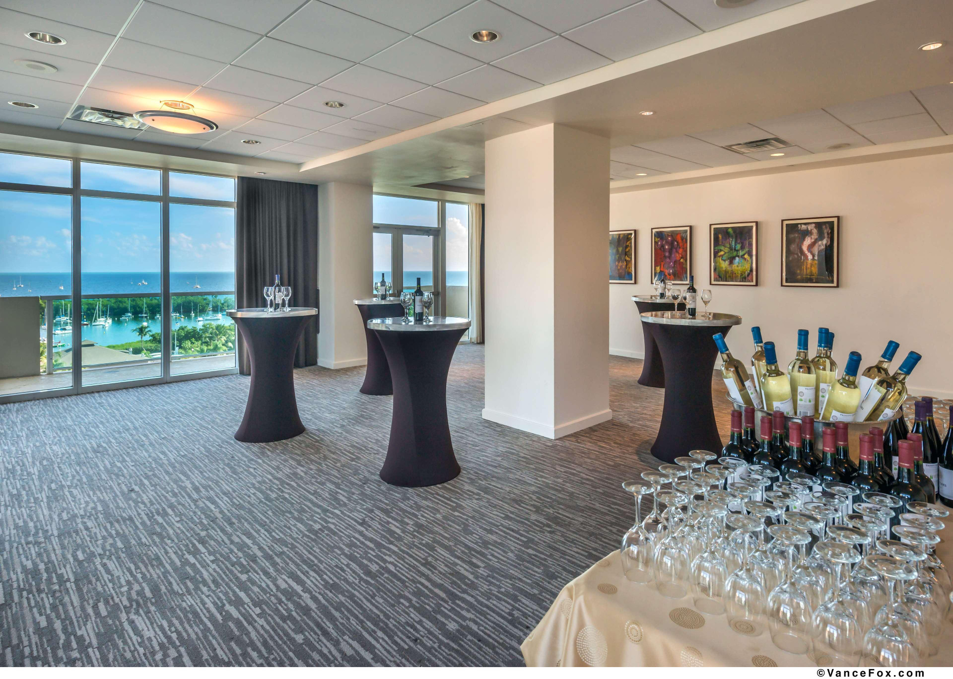 Bar/Salón Arya Hotel & Suites Coconut Grove, WorldHotels, Distinctive