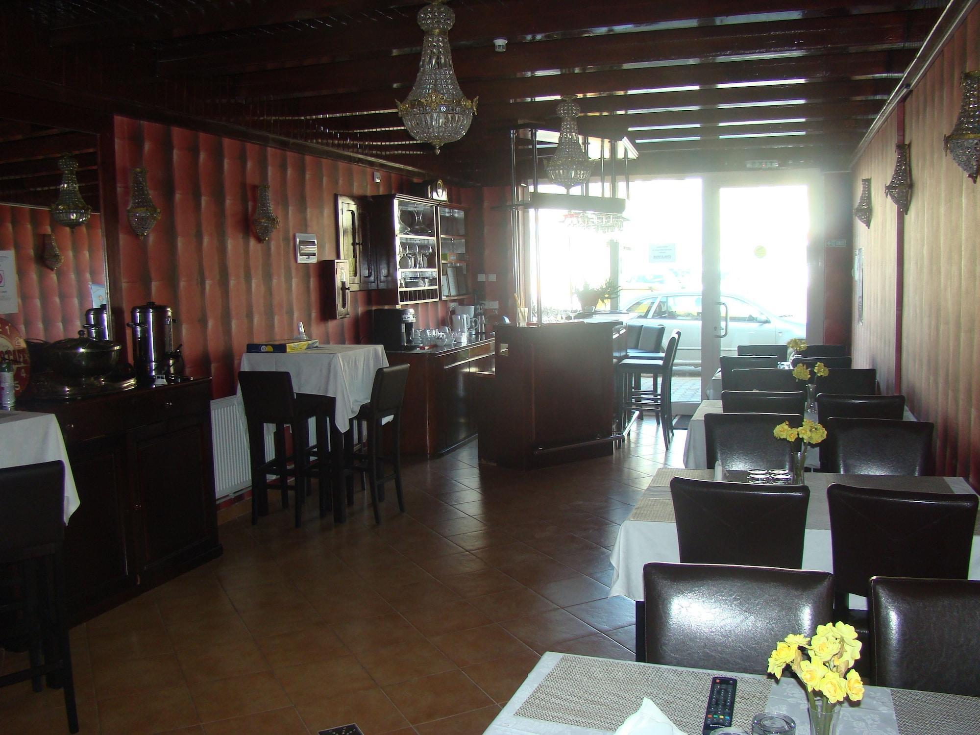 Restaurant Crown Royal Pensiune