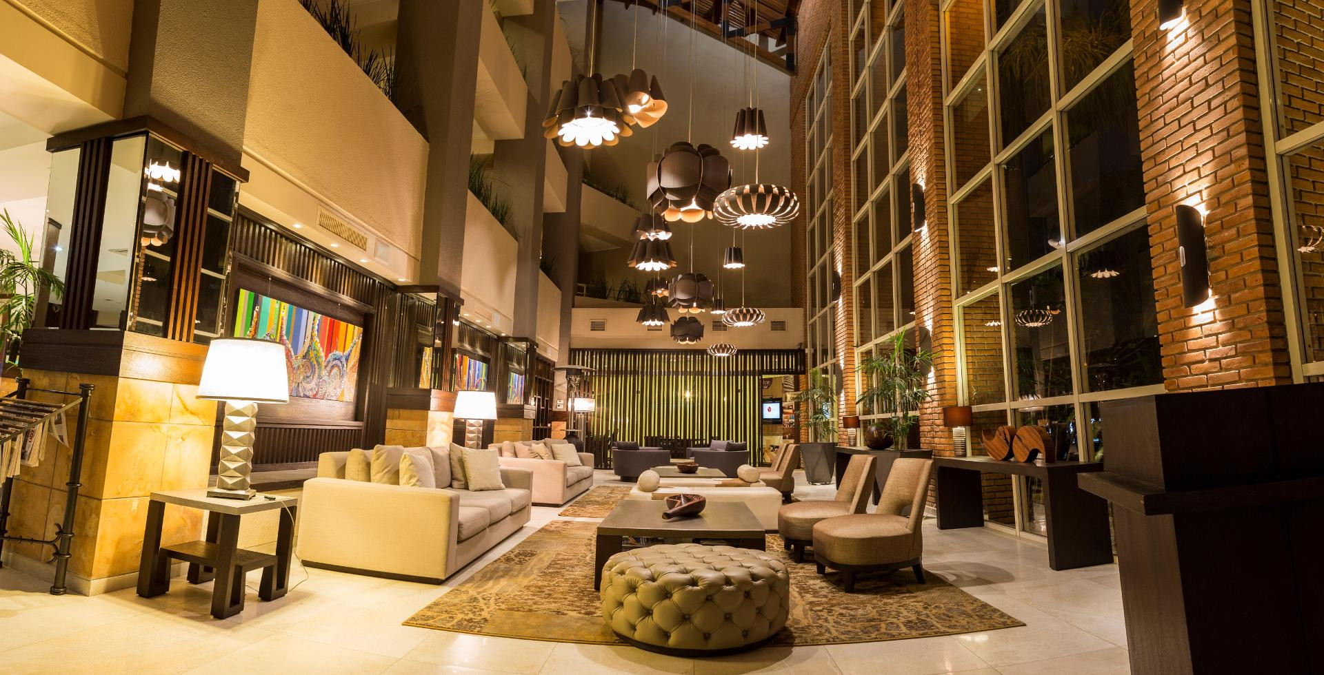 Vista Lobby Camino Real Hotel