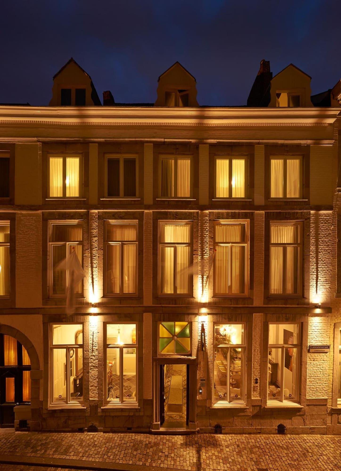 Vista Exterior Hotel Les Charmes