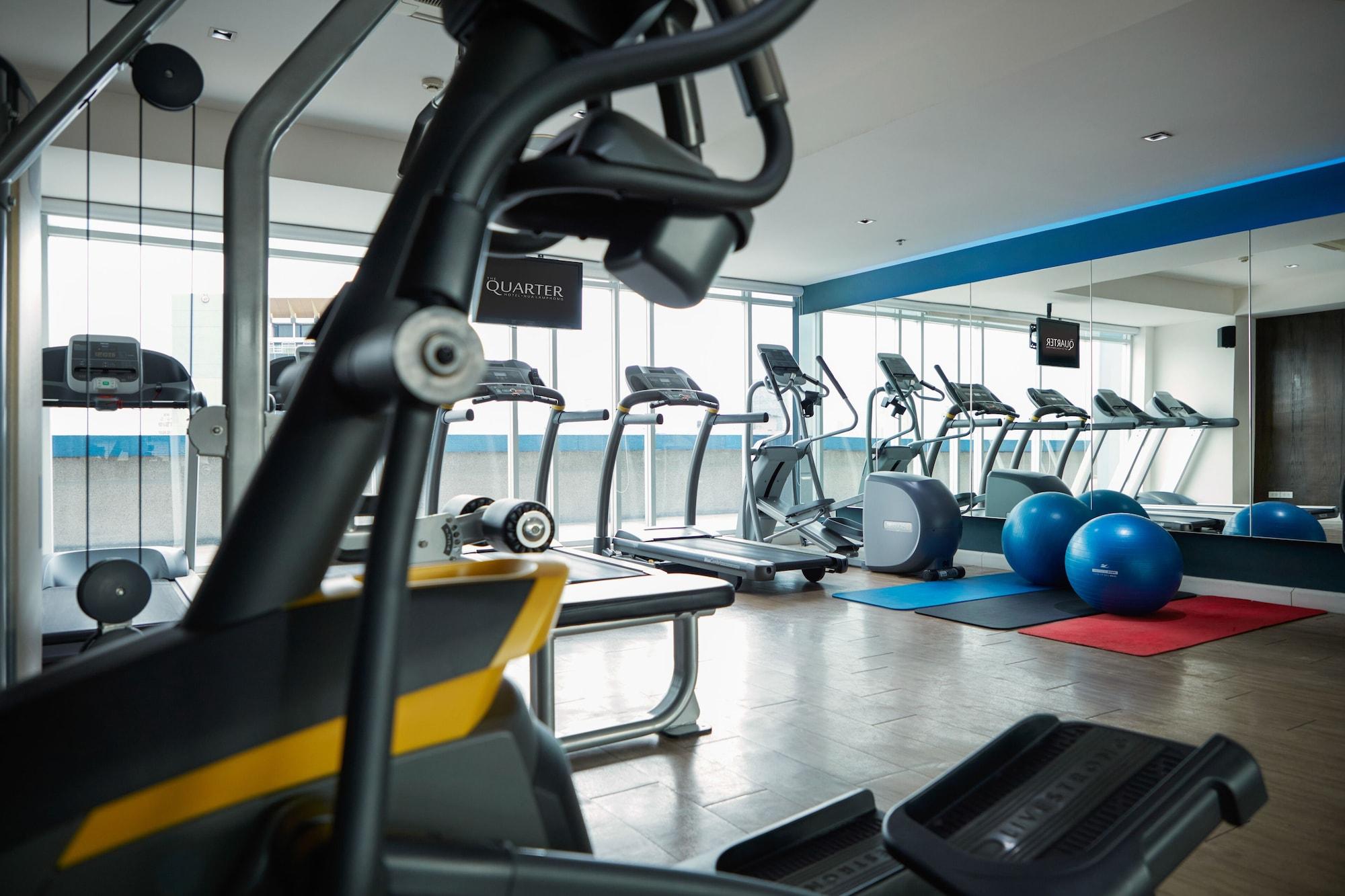 Gimnasio The Quarter Hualamphong by UHG