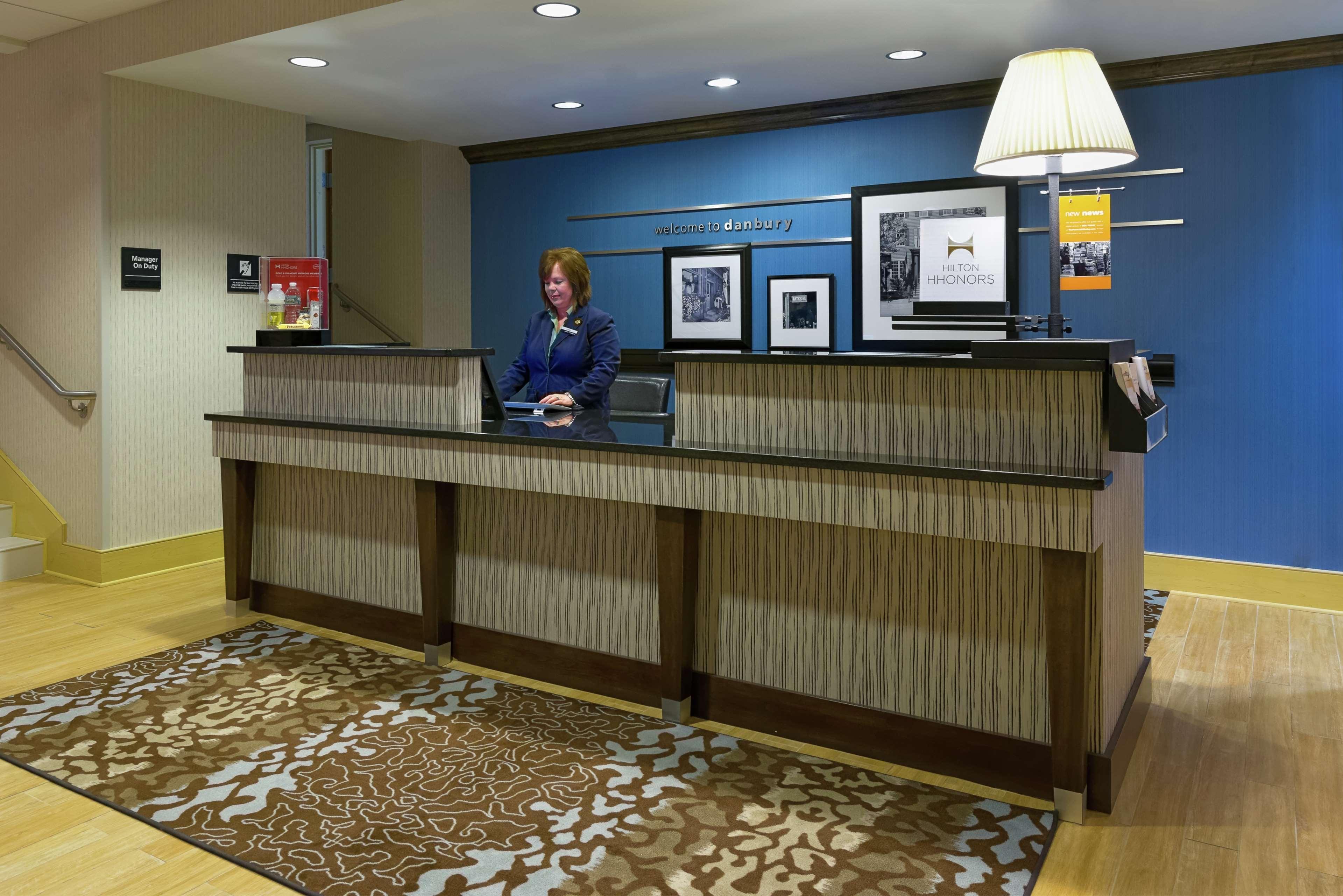 Vista Lobby Hampton Inn Danbury