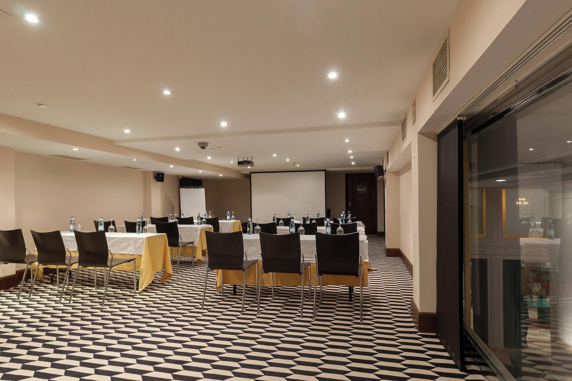 Sala de Reuniones Eugenia de Montijo, Autograph Collection