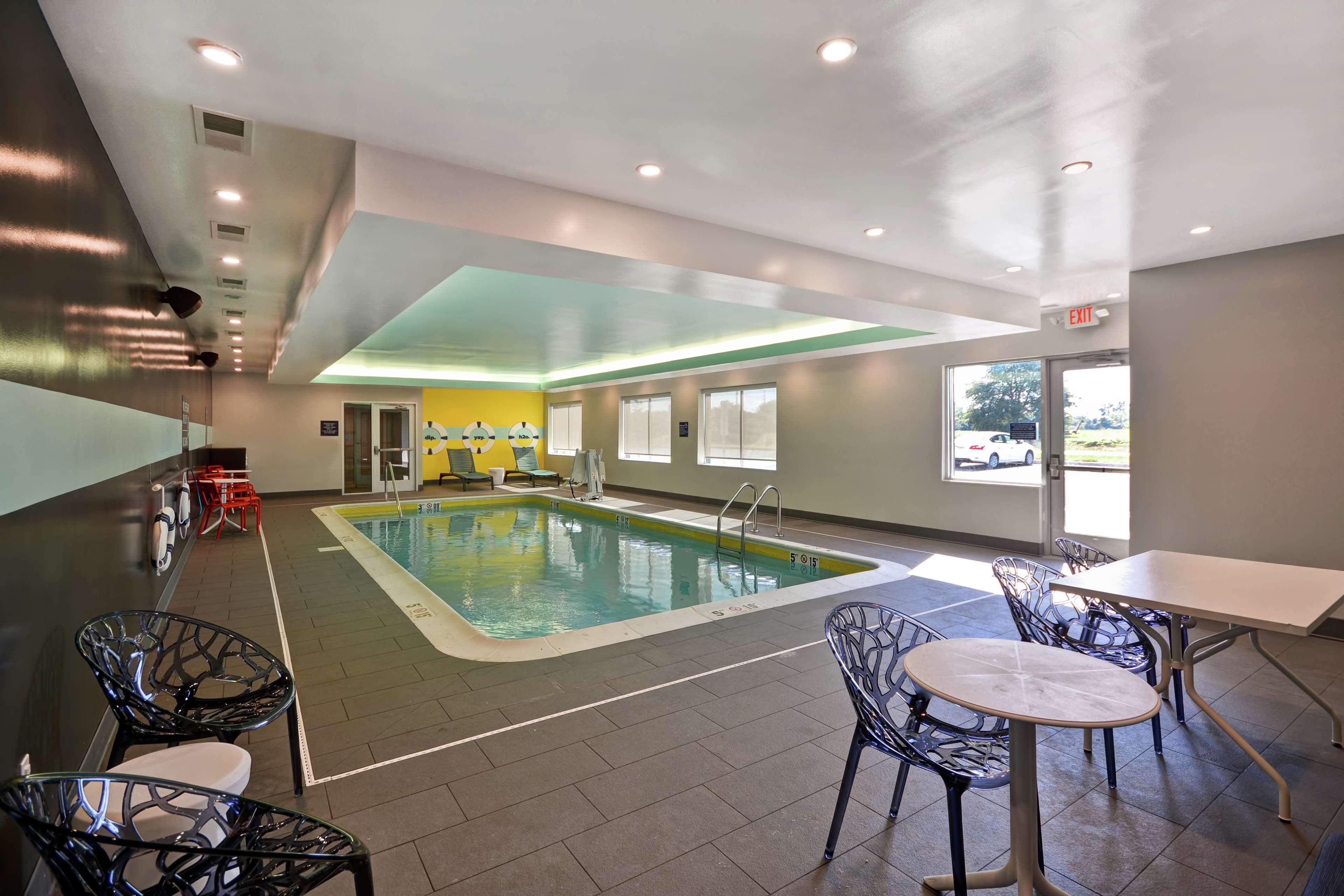 Vista Piscina Tru By Hilton Denver, Pa