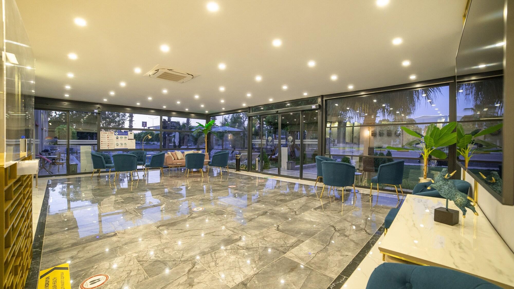 Vista Lobby Leaf Port Hotel