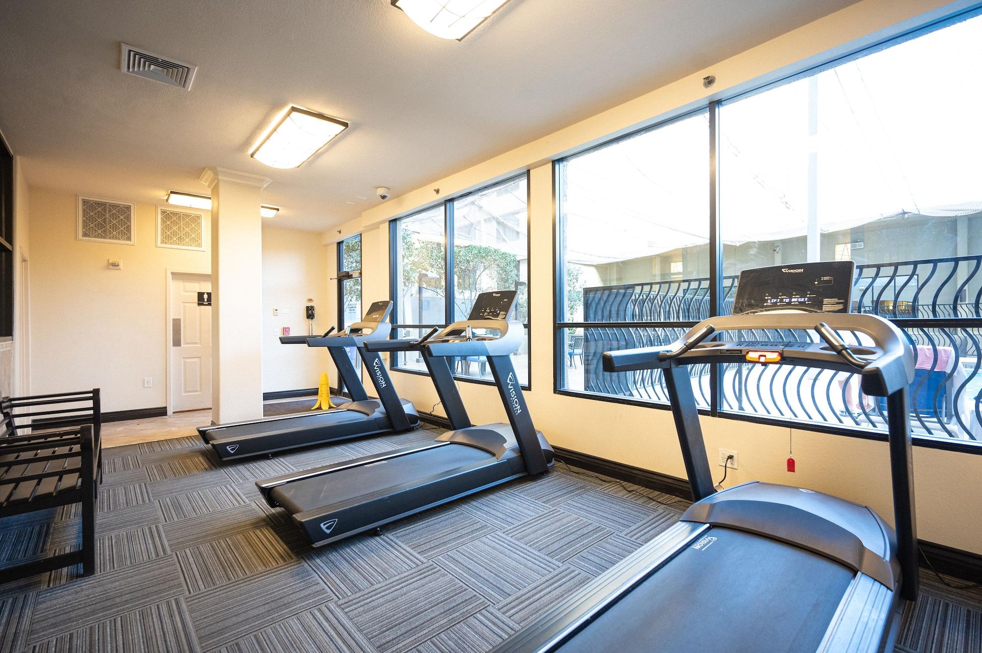 Gimnasio Stay Together Suites | Cozy Strip Condo