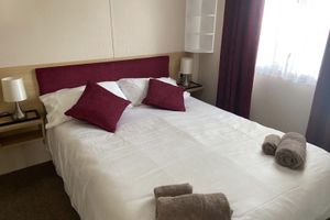 Alojamiento - Cosy caravan on Hoburn Naish 5 star complex. Leisure pub entertainment on site.