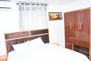 Alquiler Vacacional - Uncle Love Serviced Apartments — A Modern and Relaxing 3-Bedroom Apartment