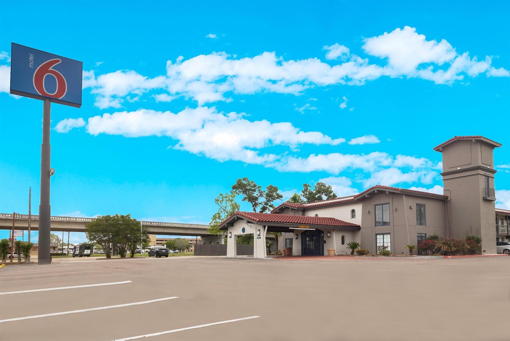 Vista Exterior Studio 6 - Beaumont, TX