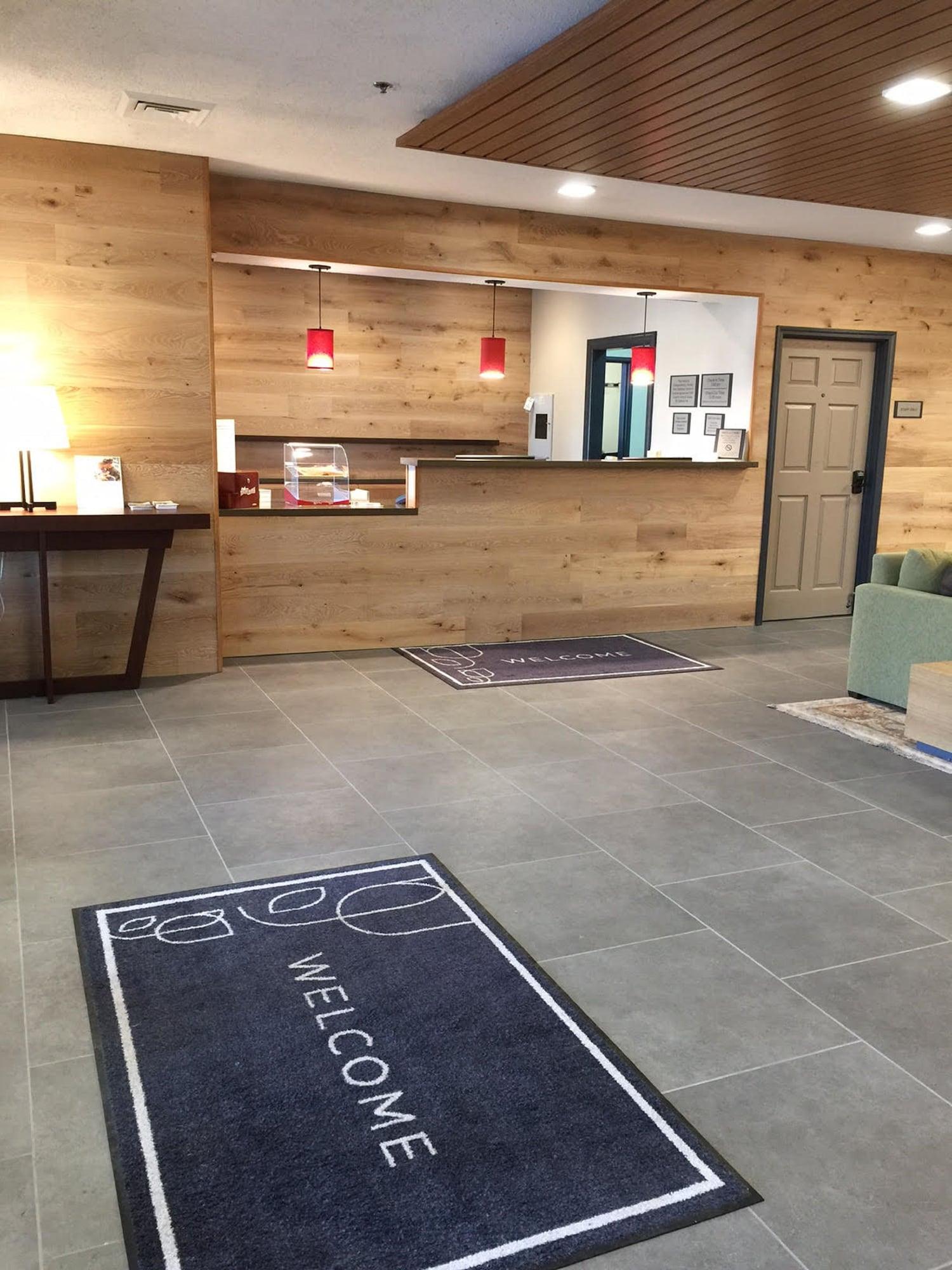 Vista Lobby Country Inn & Suites by Radisson, Novi, MI