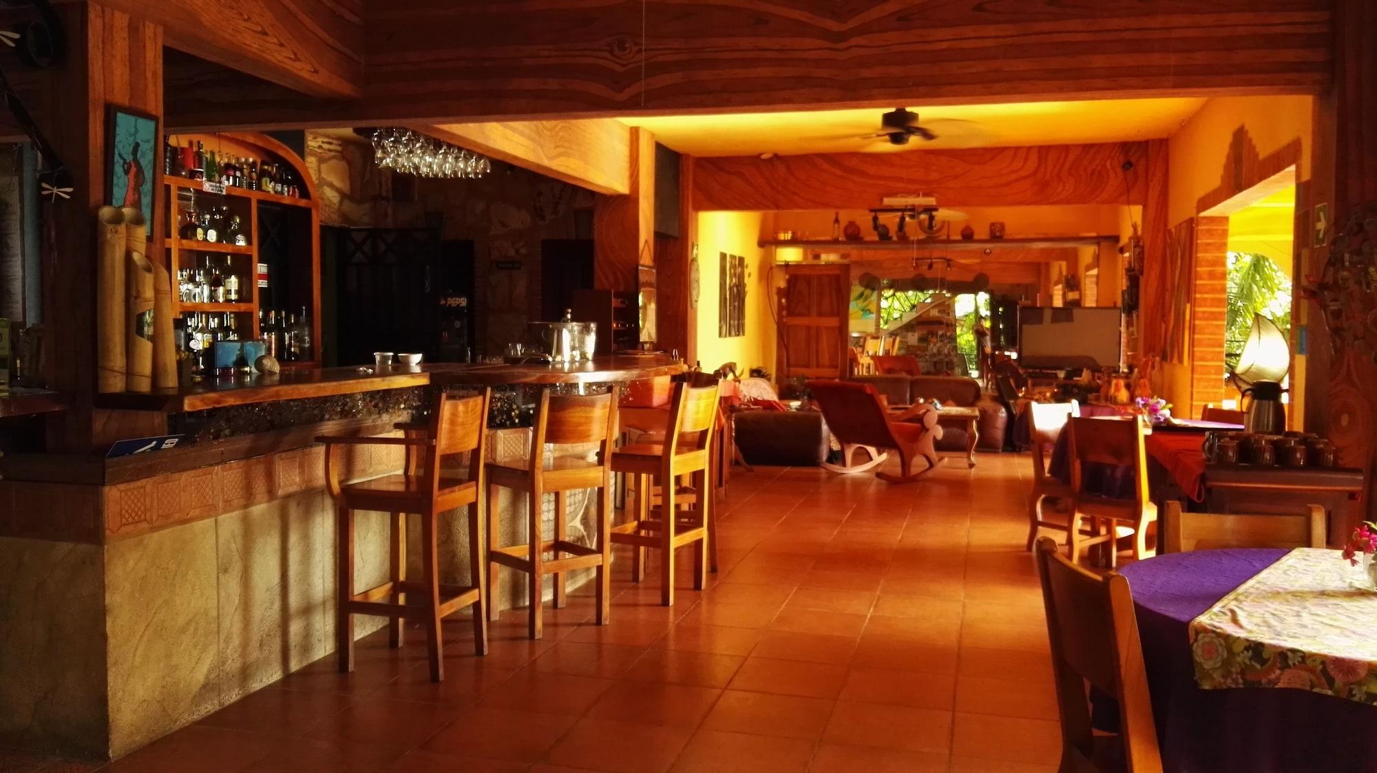 Bar/Salón Mango Moon Villa