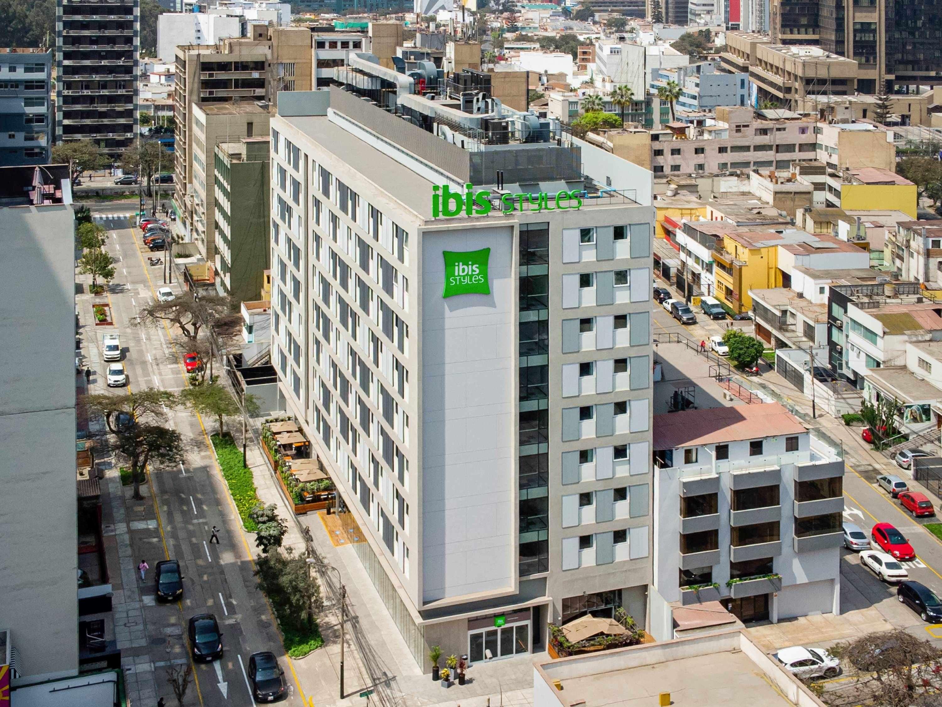 Vista Exterior ibis Styles Lima San Isidro