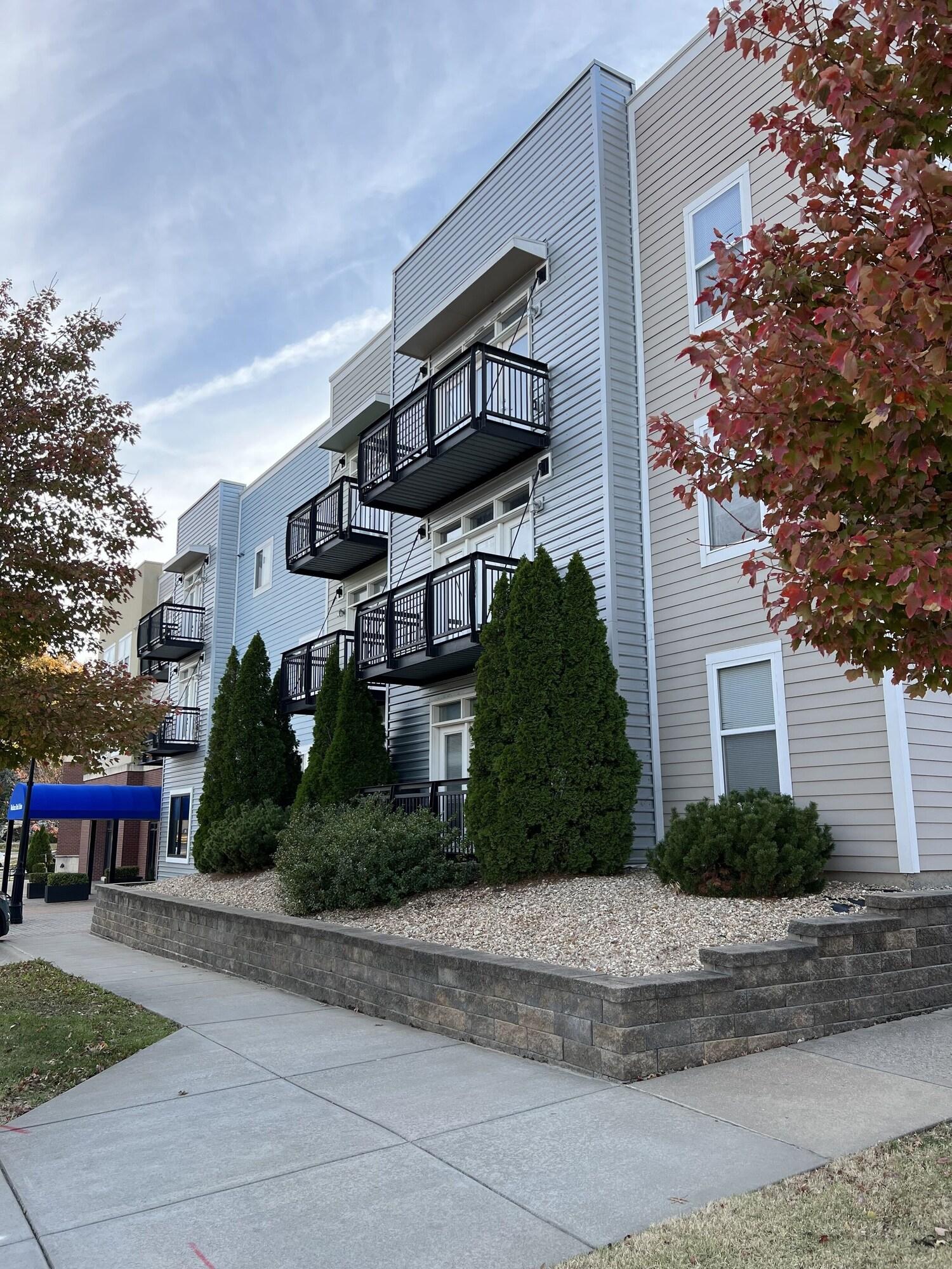 Vista Exterior Washburn Hotel Suites