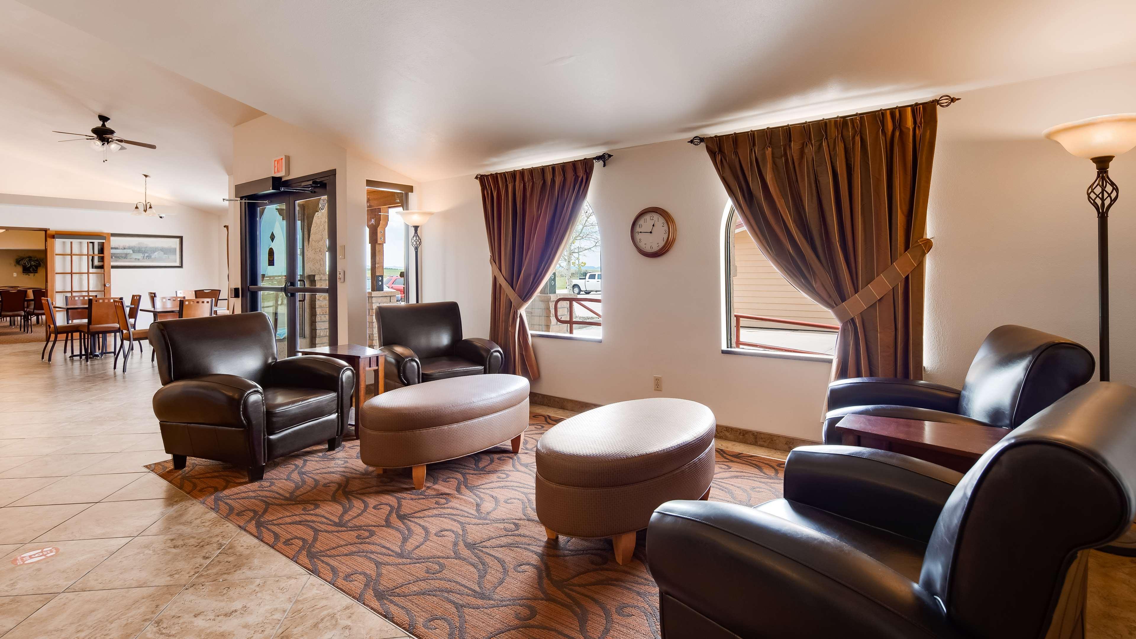 Vista Lobby Best Western West Hills Inn